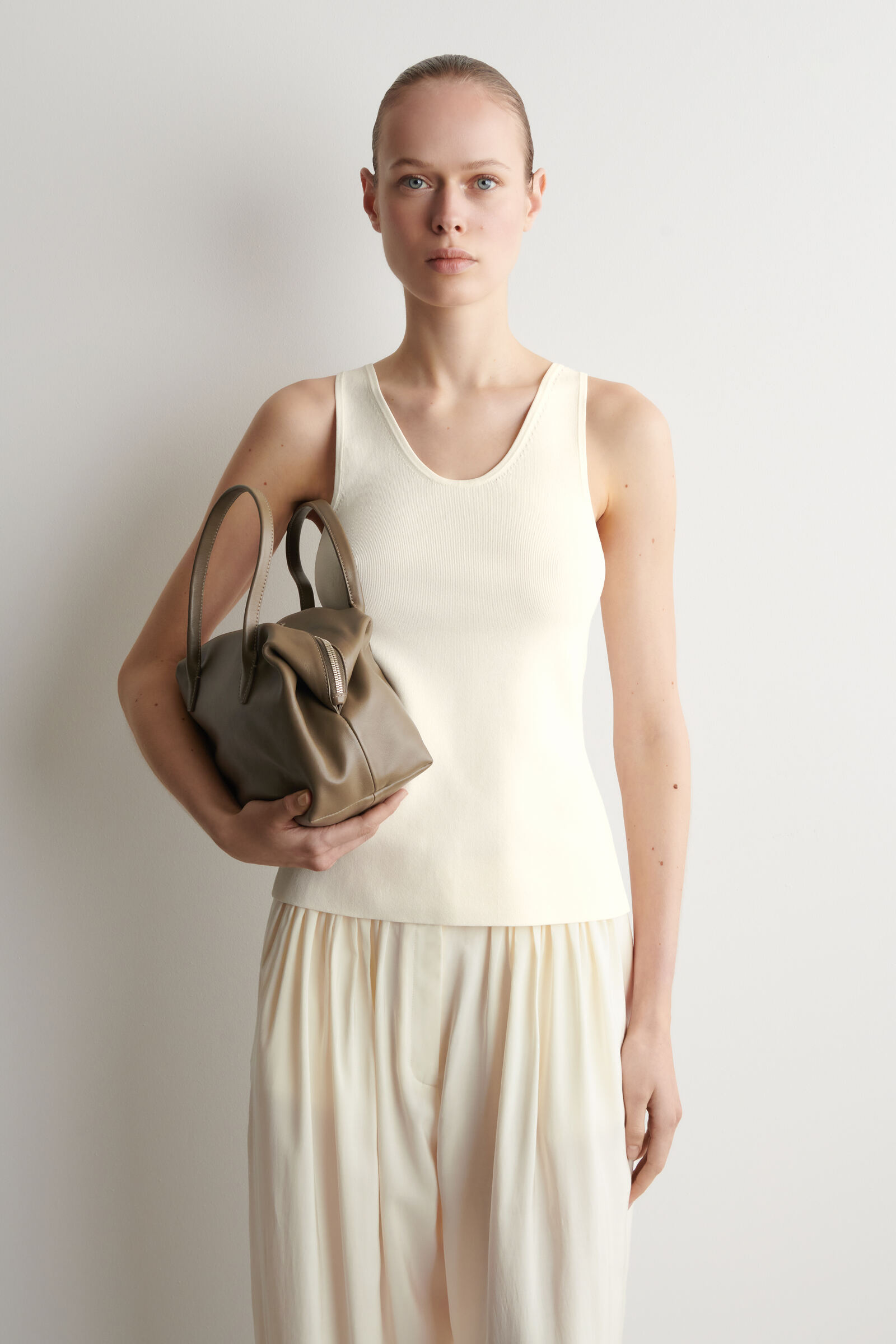 KNITTED SCOOP-NECK TANK TOPECRU