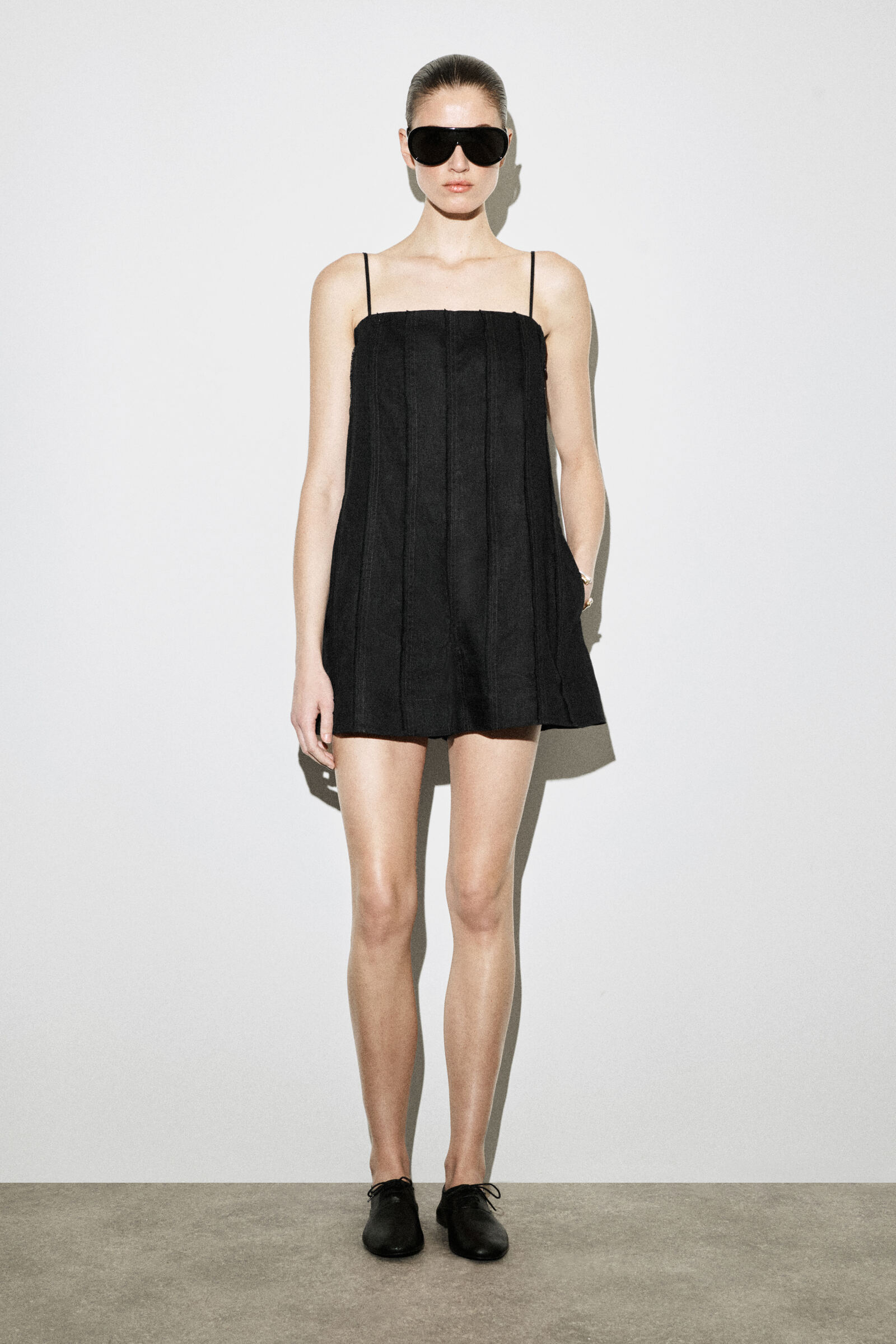 SCULPTED PLEATED LINEN PLAYSUITBLACK