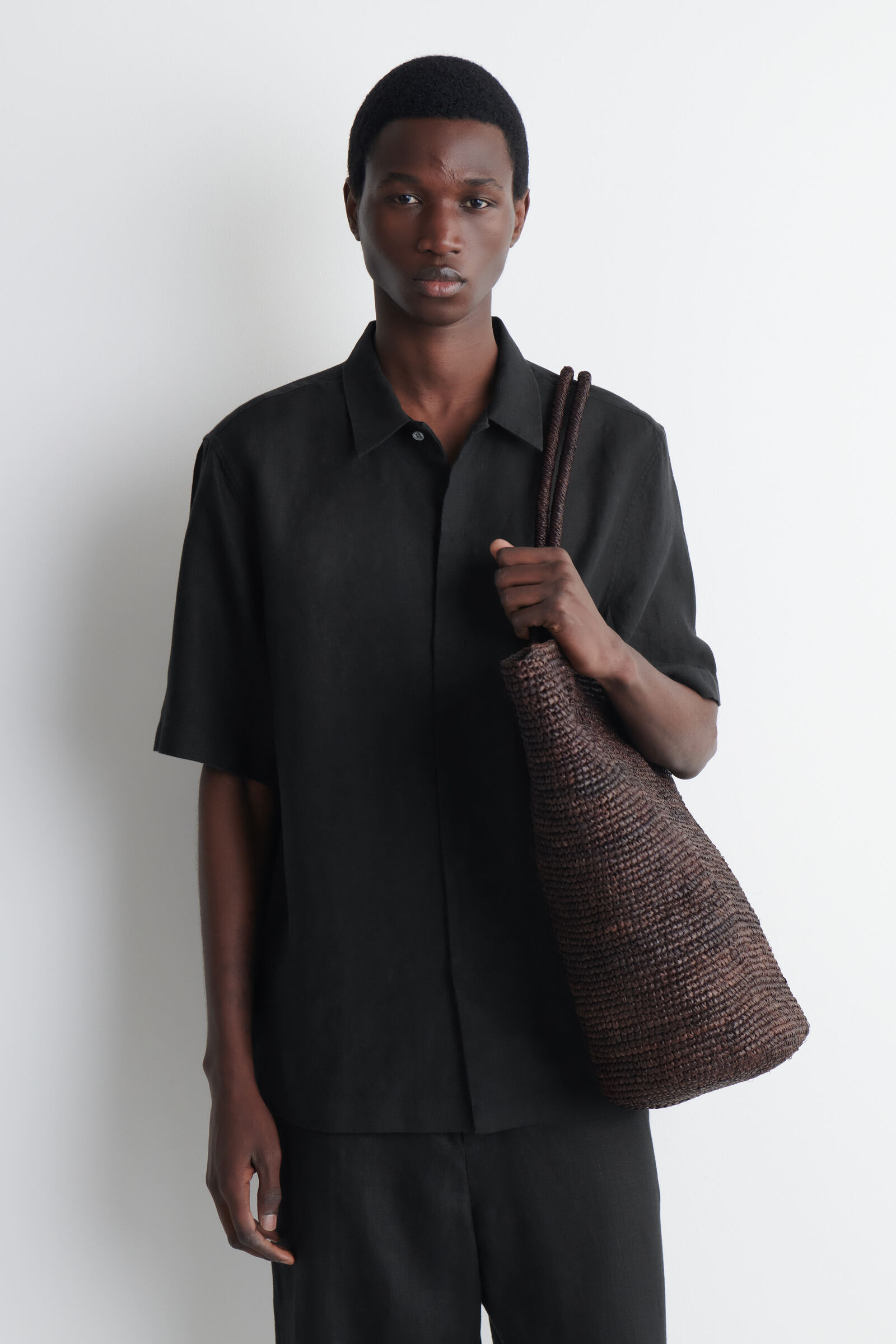 LINEN SHORT-SLEEVED SHIRTBLACK