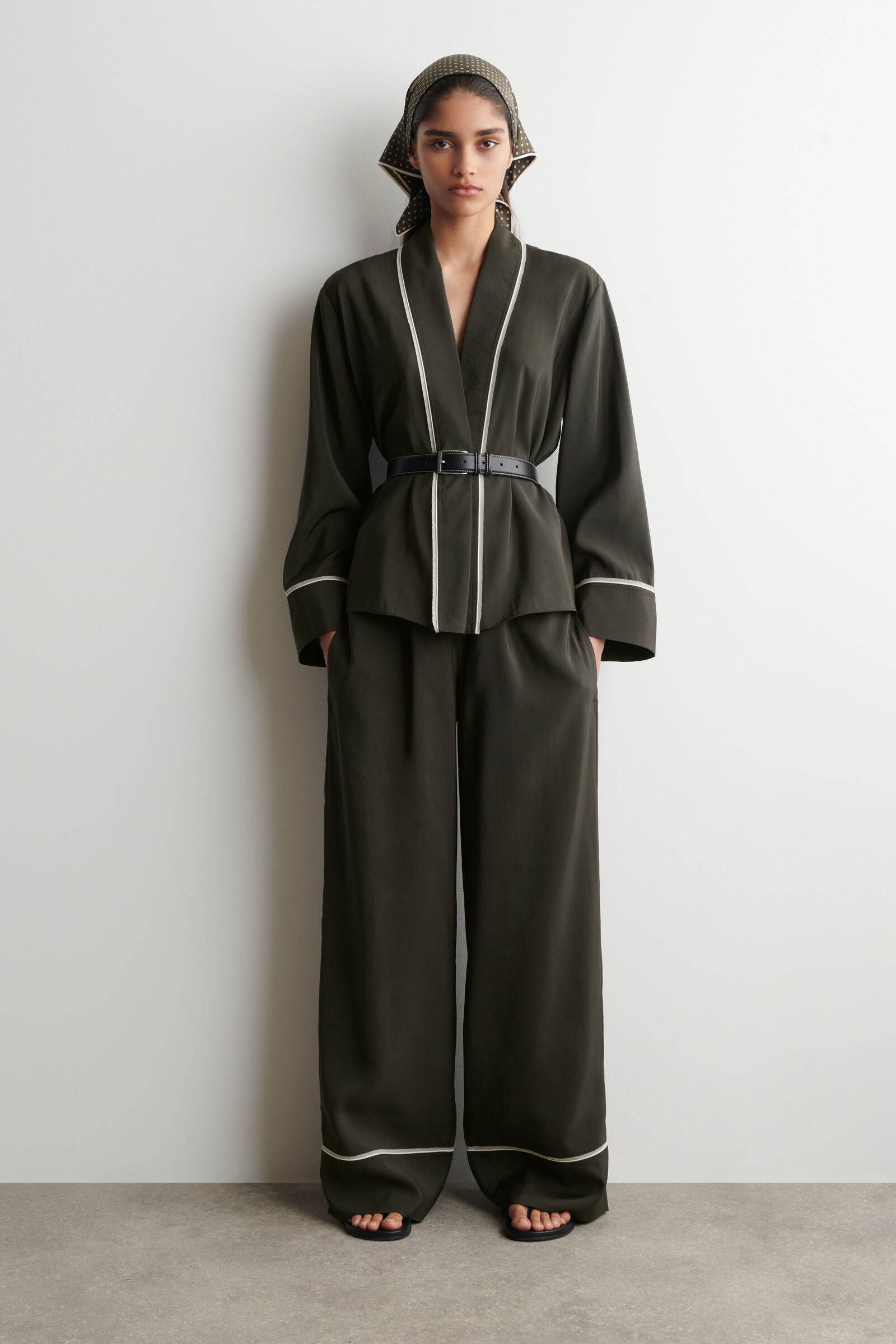 CONTRAST-PIPED STRAIGHT-LEG TROUSERSDARK GREEN