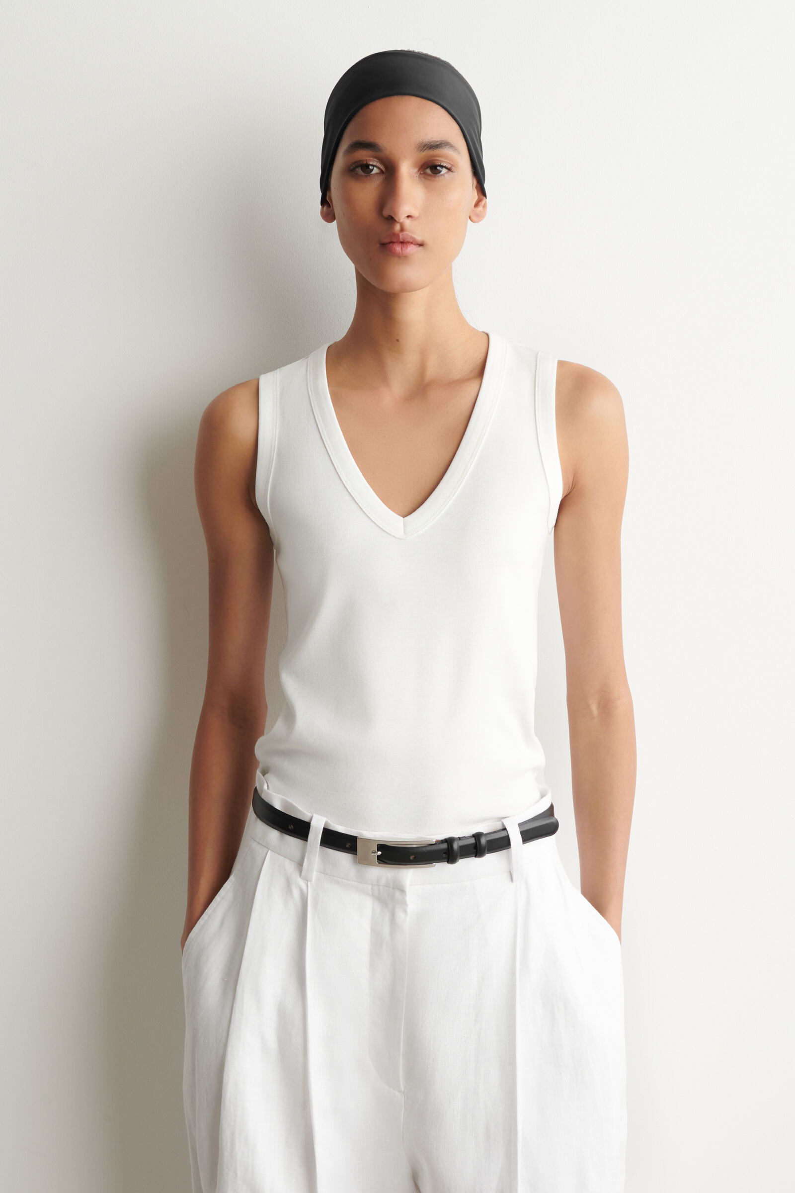COTTON V-NECK TANK TOPWHITE