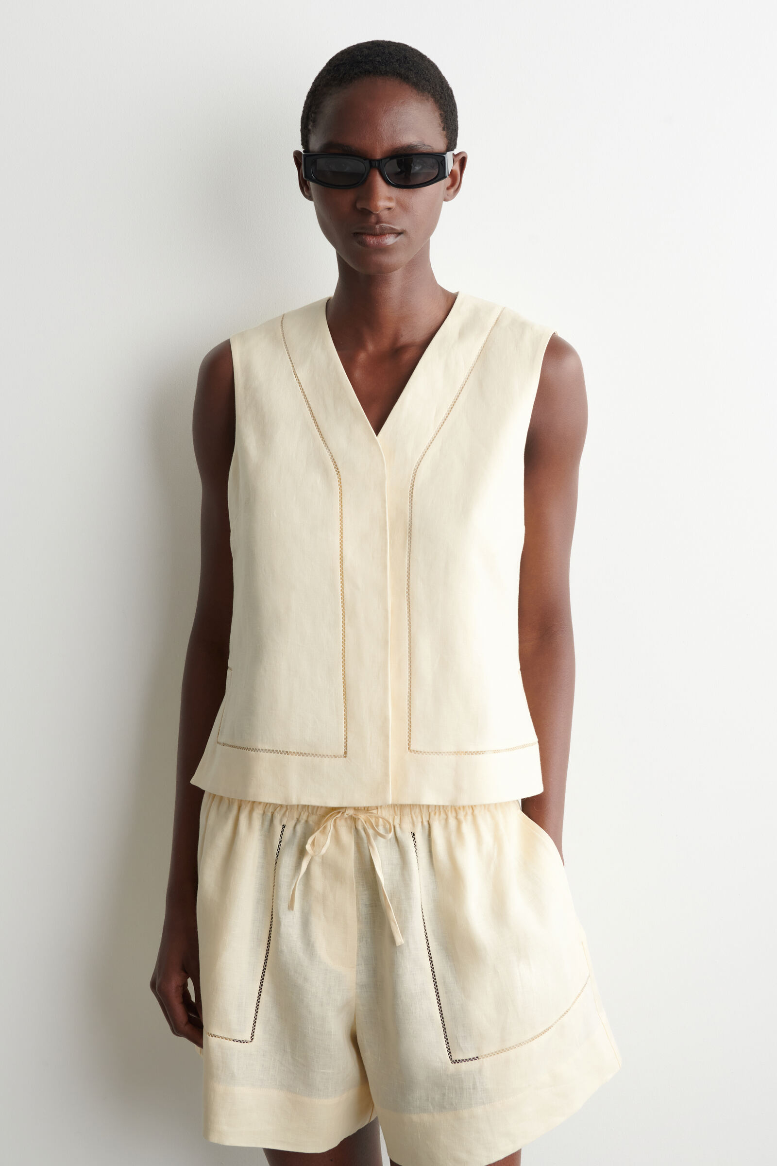 EMBROIDERED-DETAIL LINEN WAISTCOATBUTTER YELLOW