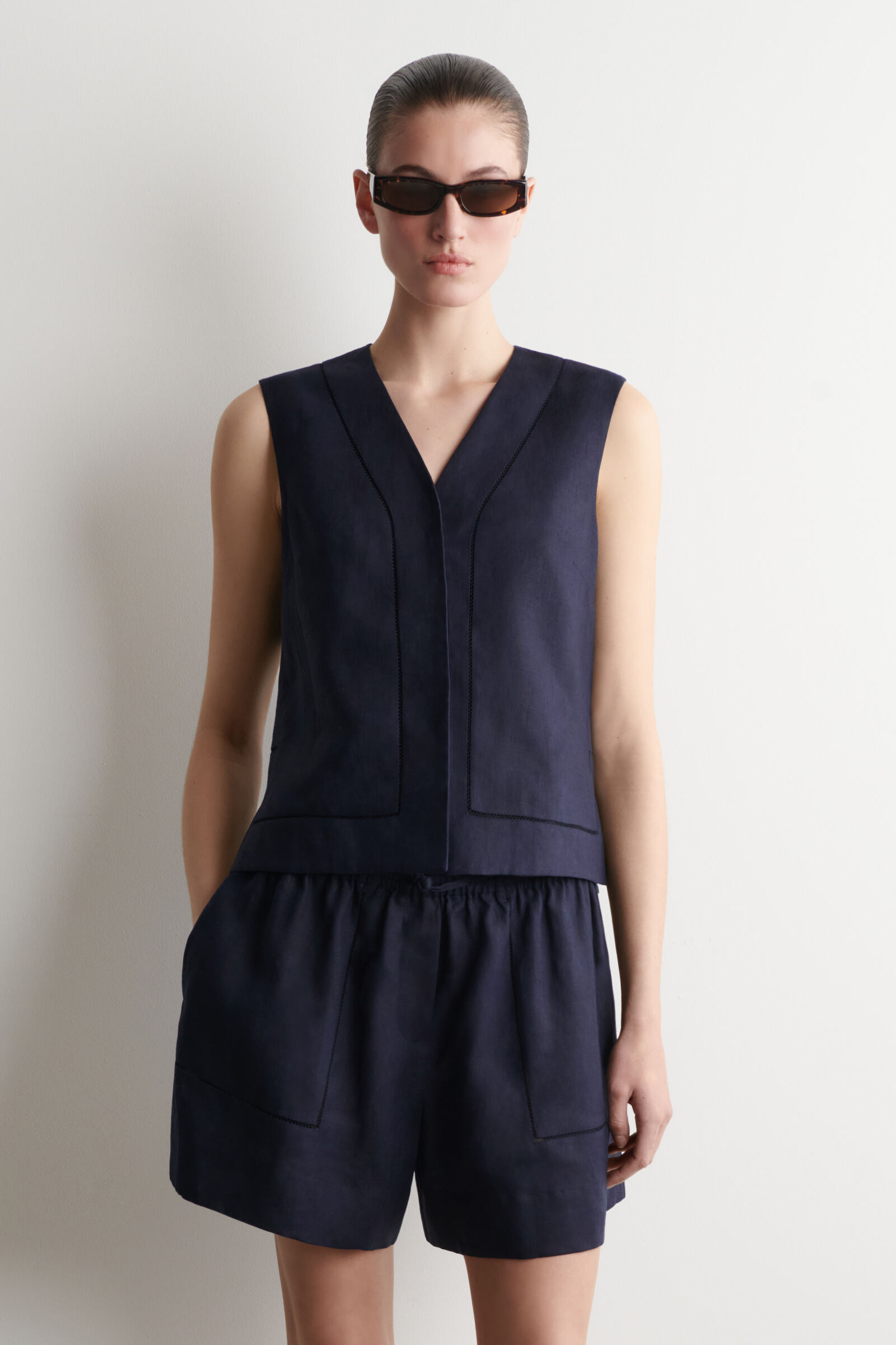 EMBROIDERED-DETAIL LINEN WAISTCOATNAVY