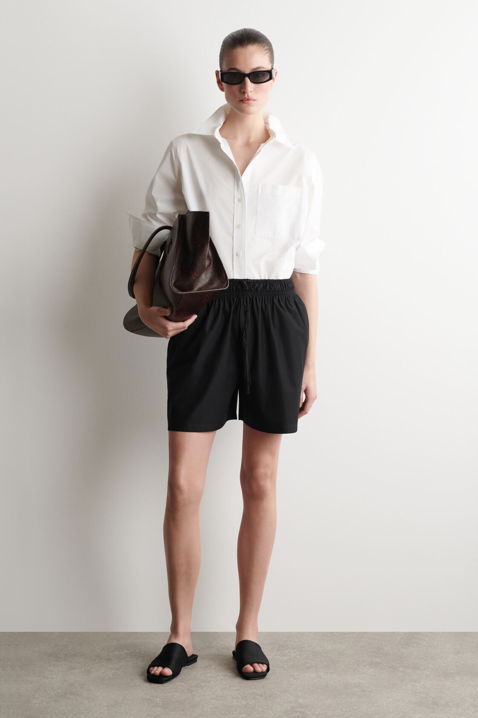 RUCHED-WAIST SHORTSBLACK