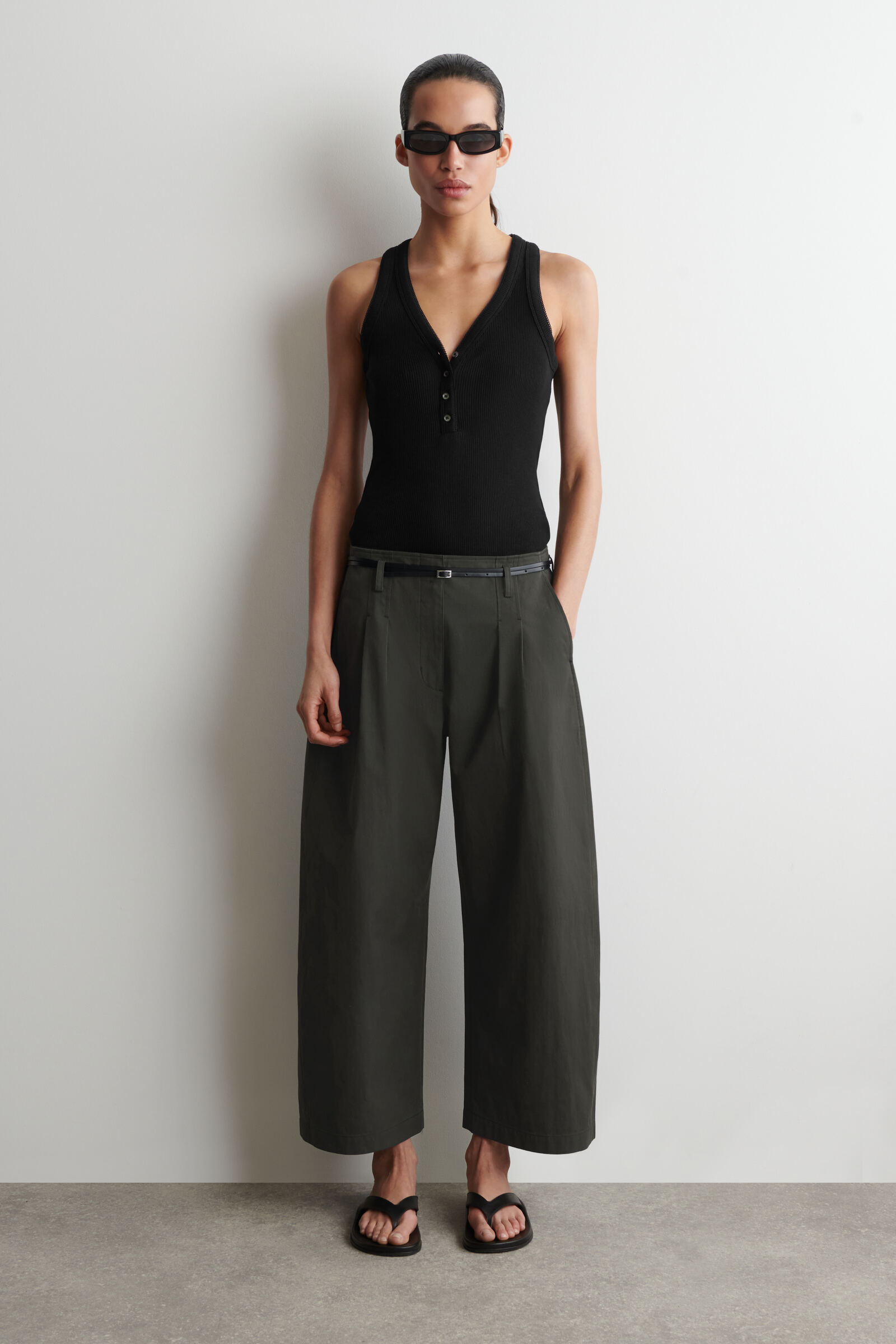 PLEATED COTTON BARREL-LEG TROUSERSDARK GREEN