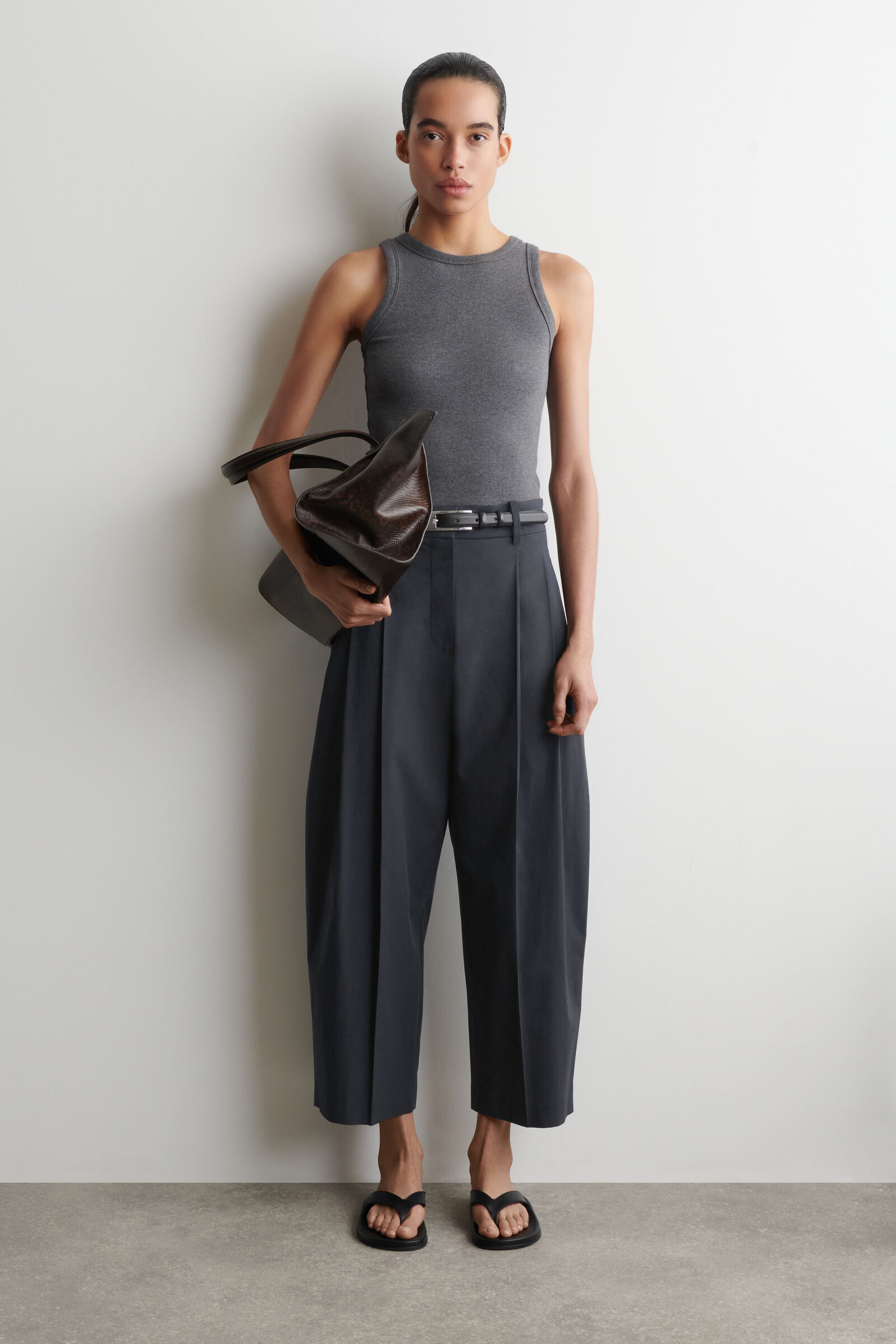 TAILORED COTTON BARREL-LEG TROUSERSCHARCOAL