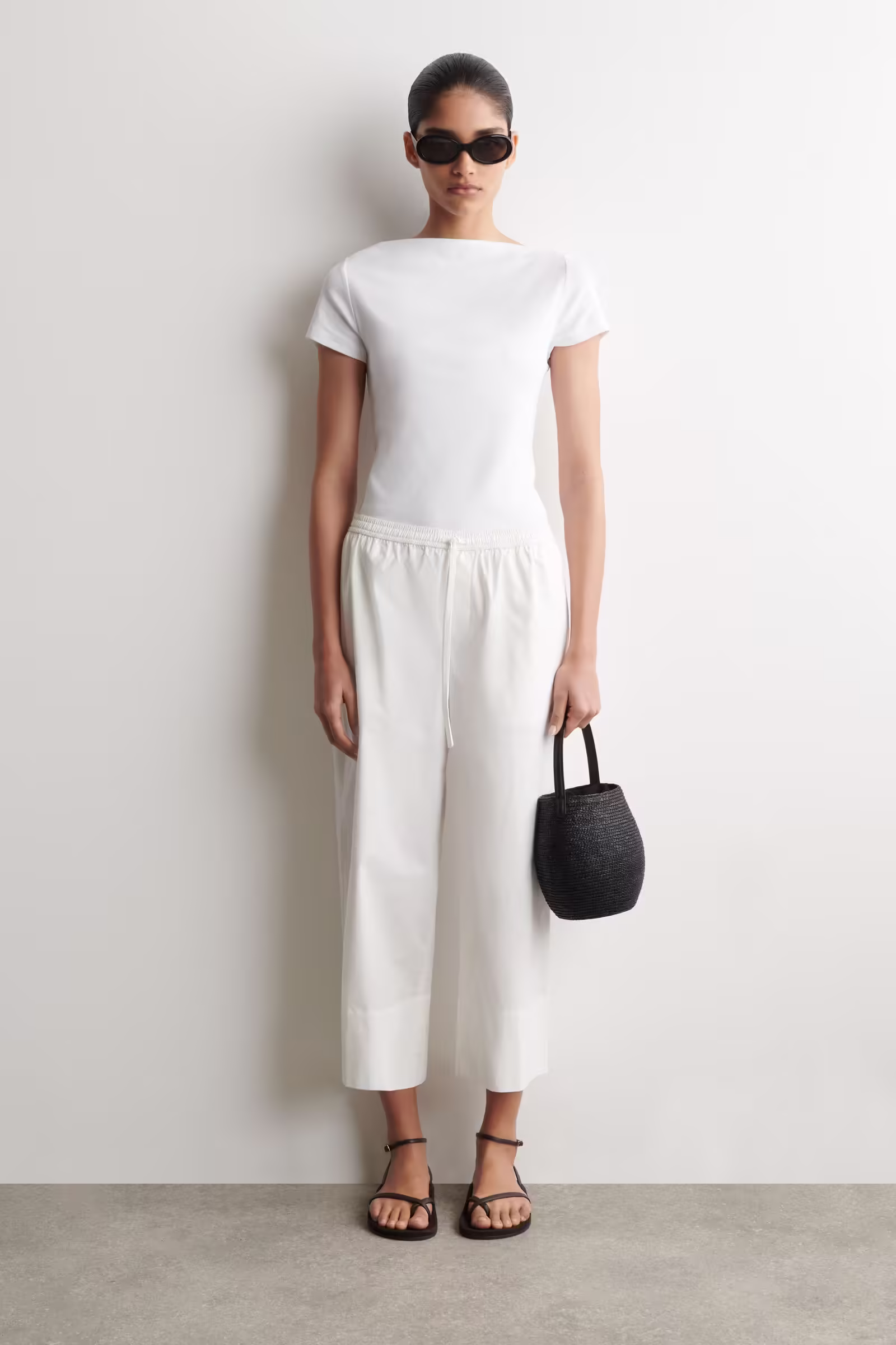 SCULPTED BUCKET BAG - STRAWBLACK
