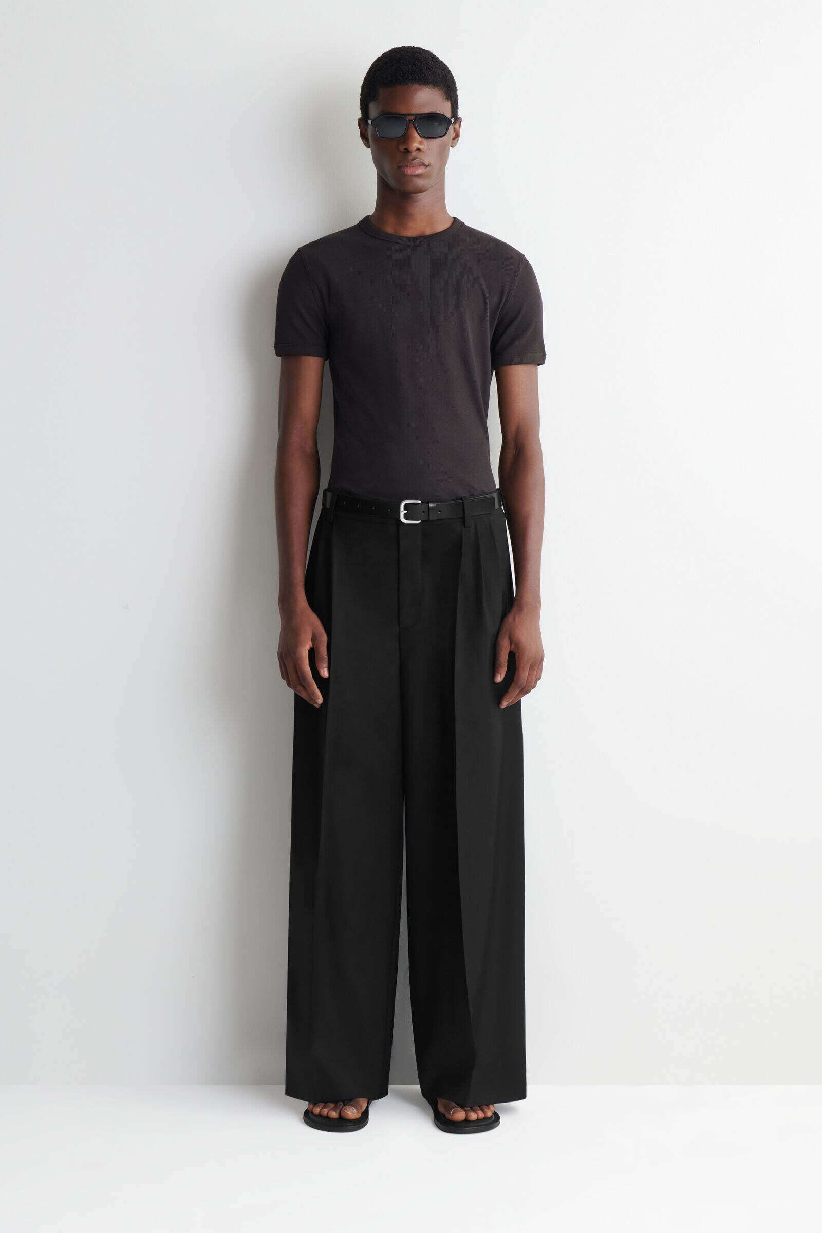 PLEATED RELAXED-FIT WIDE-LEG TROUSERSBLACK