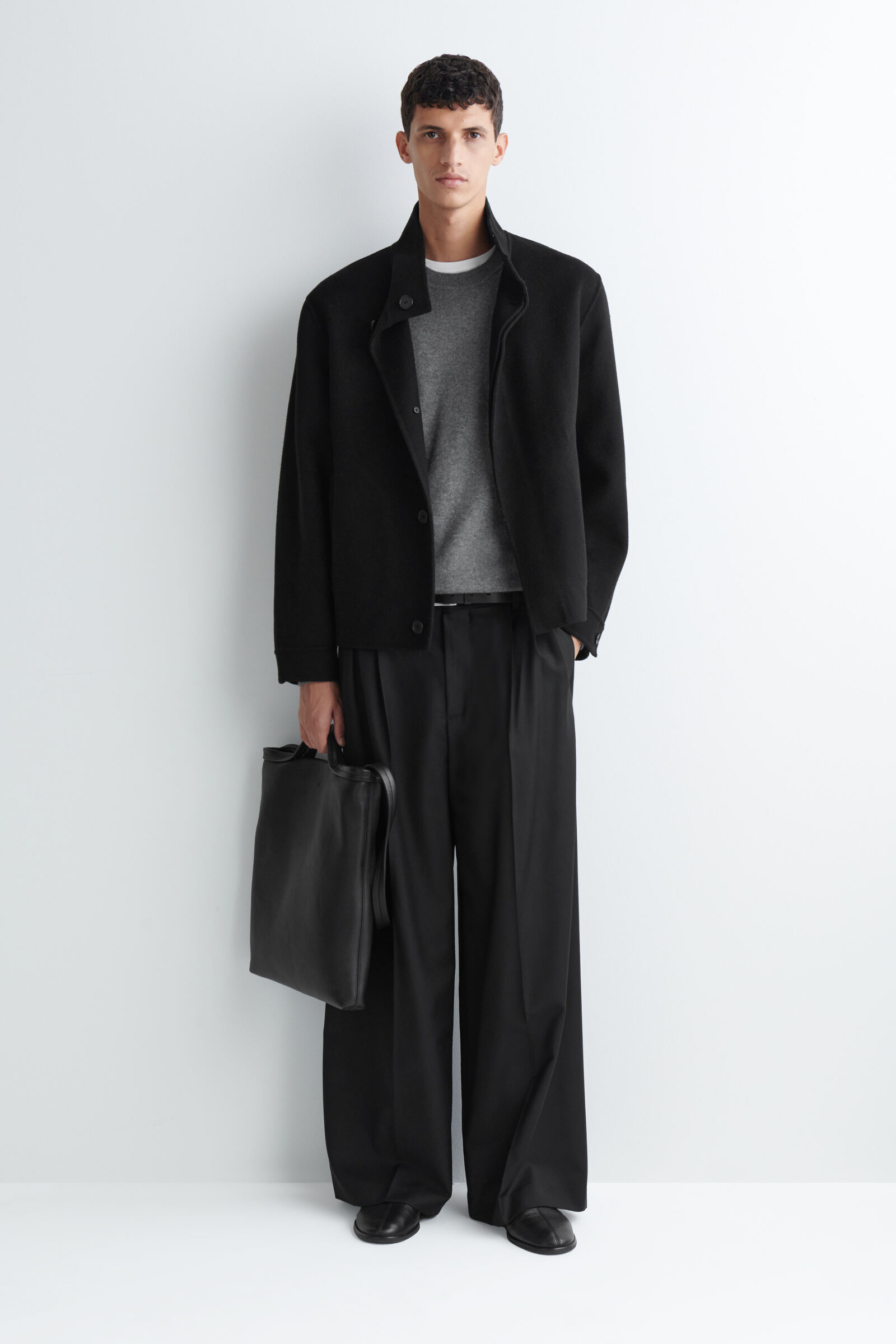 PLEATED RELAXED-FIT WIDE-LEG TROUSERSBLACK