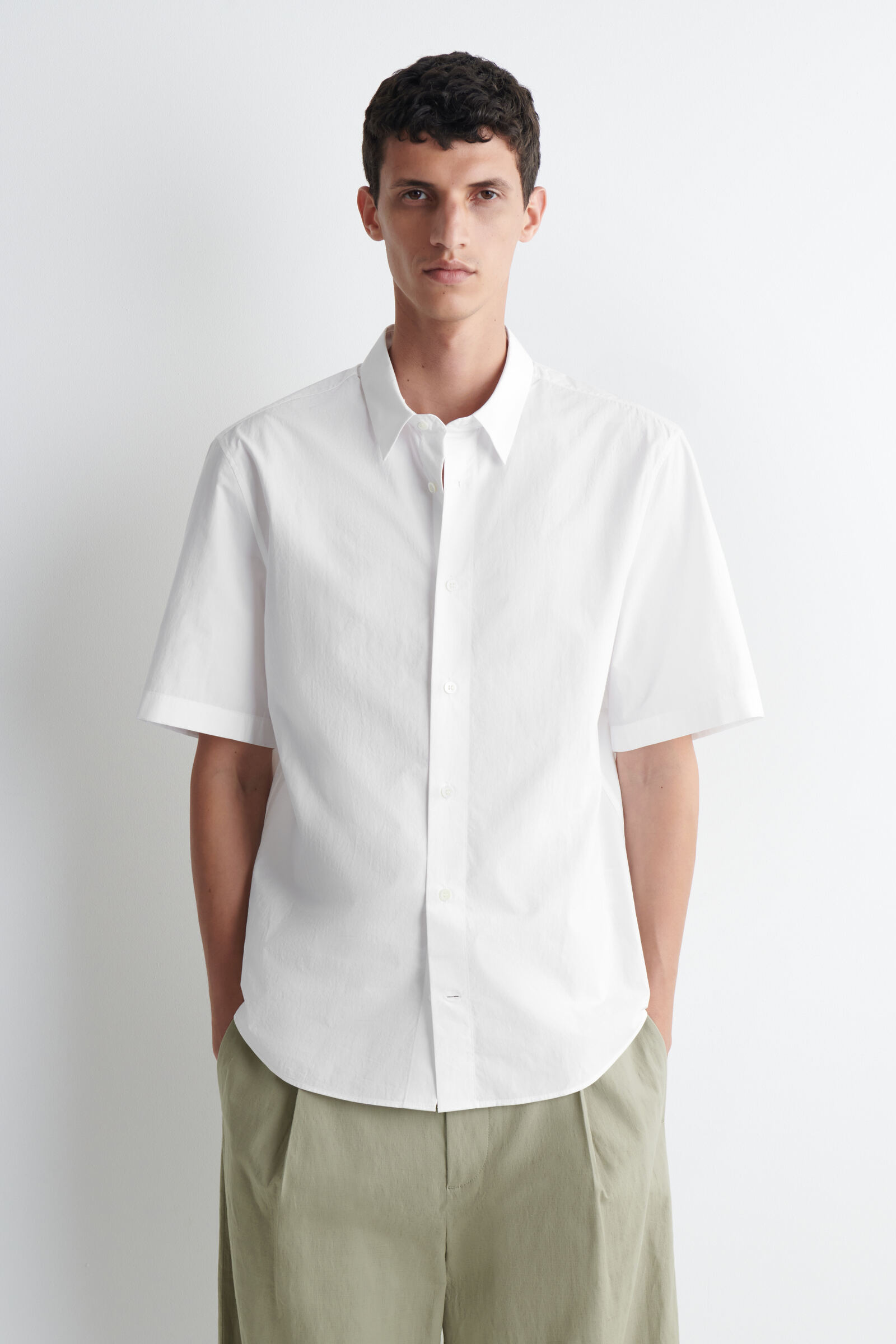 RELAXED COTTON SHORT-SLEEVED SHIRTWHITE