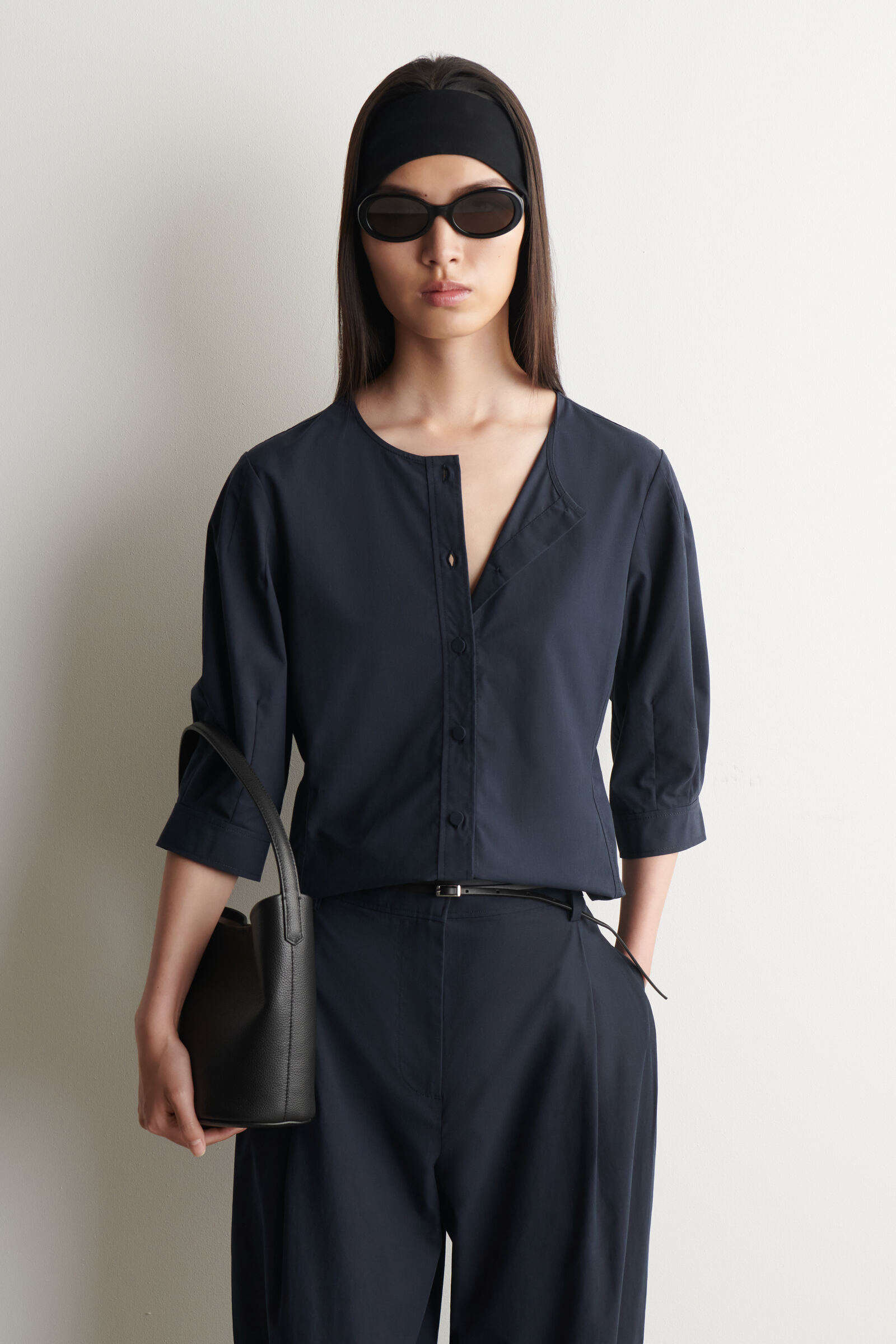SCULPTED-SLEEVE COTTON-BLEND BLOUSENAVY
