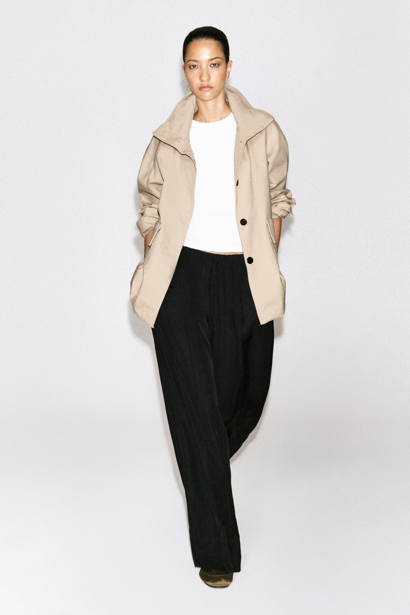 SATIN-SUEDE BALLET TRAINERSKHAKI