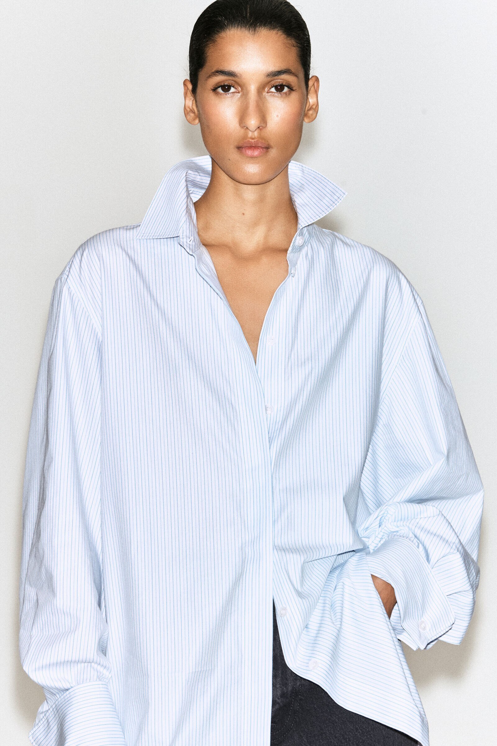 CUTAWAY-COLLAR STRIPED COTTON-BLEND SHIRTBLUE / WHITE / STRIPED