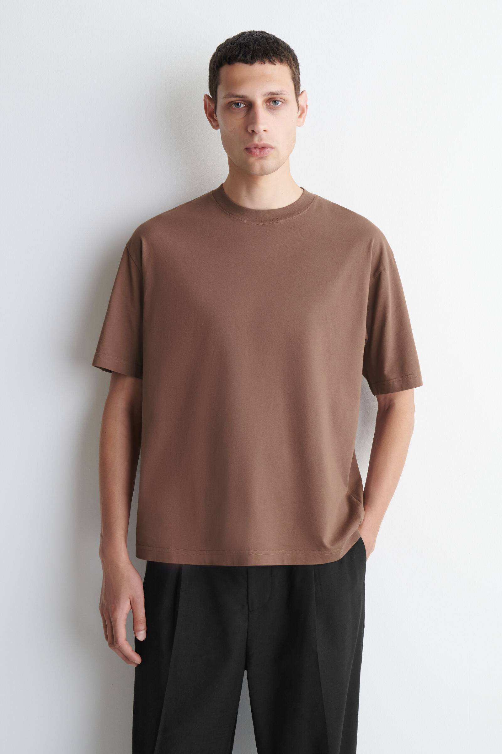RELAXED LIGHTWEIGHT COTTON T-SHIRTLIGHT BROWN