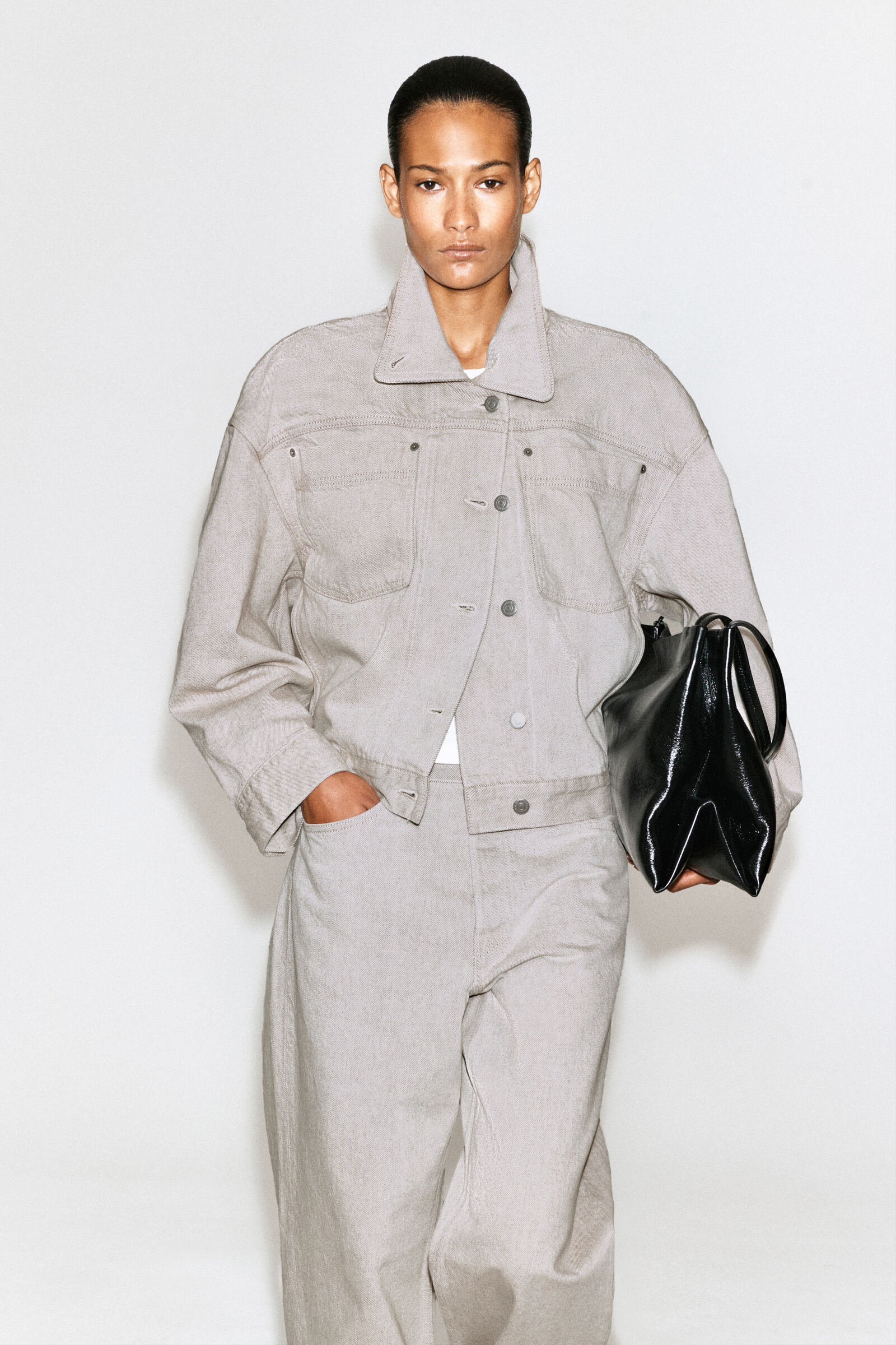FUNNEL-NECK DENIM JACKETBEIGE