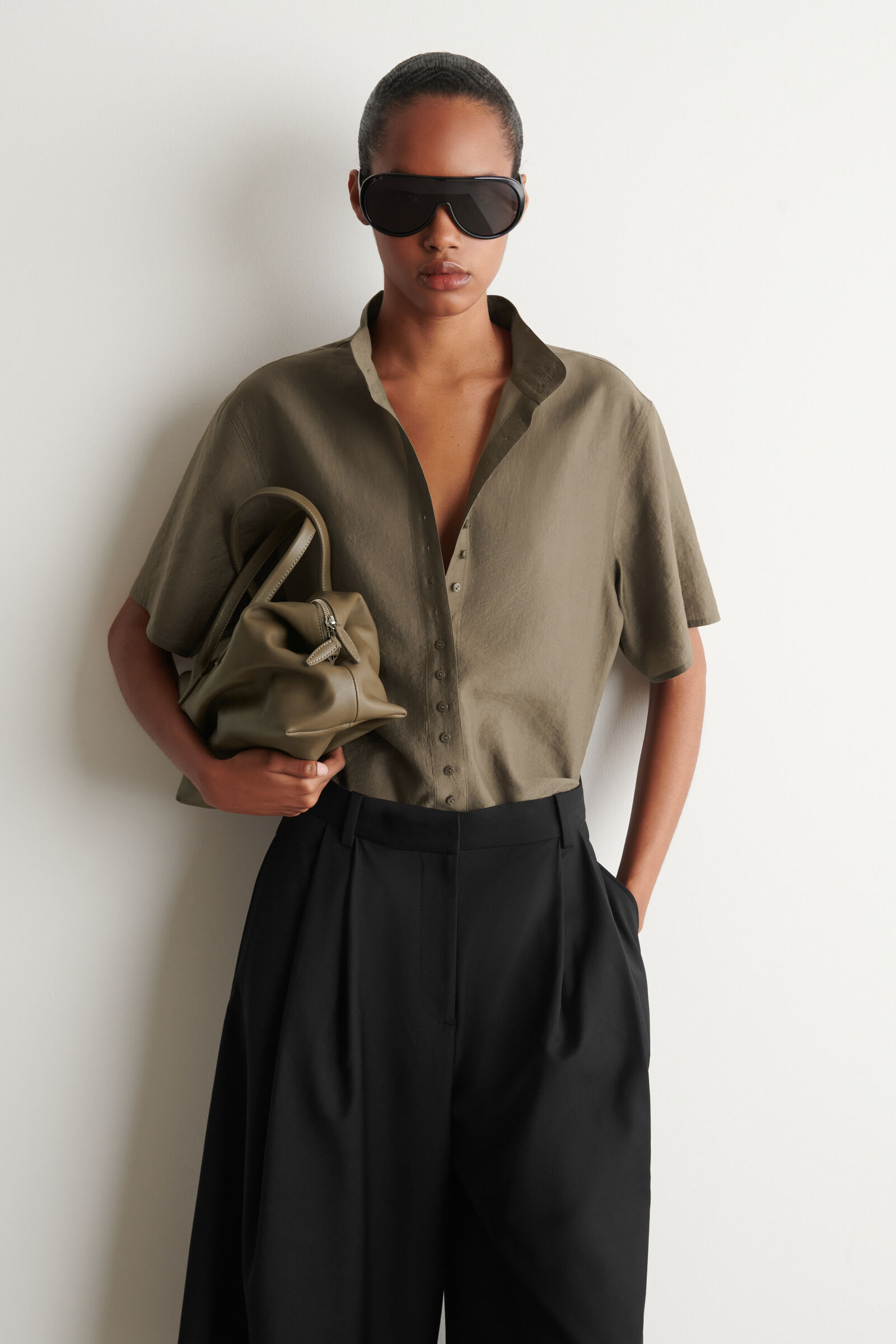 FLUID HIGH-COLLAR SHIRTLIGHT BROWN