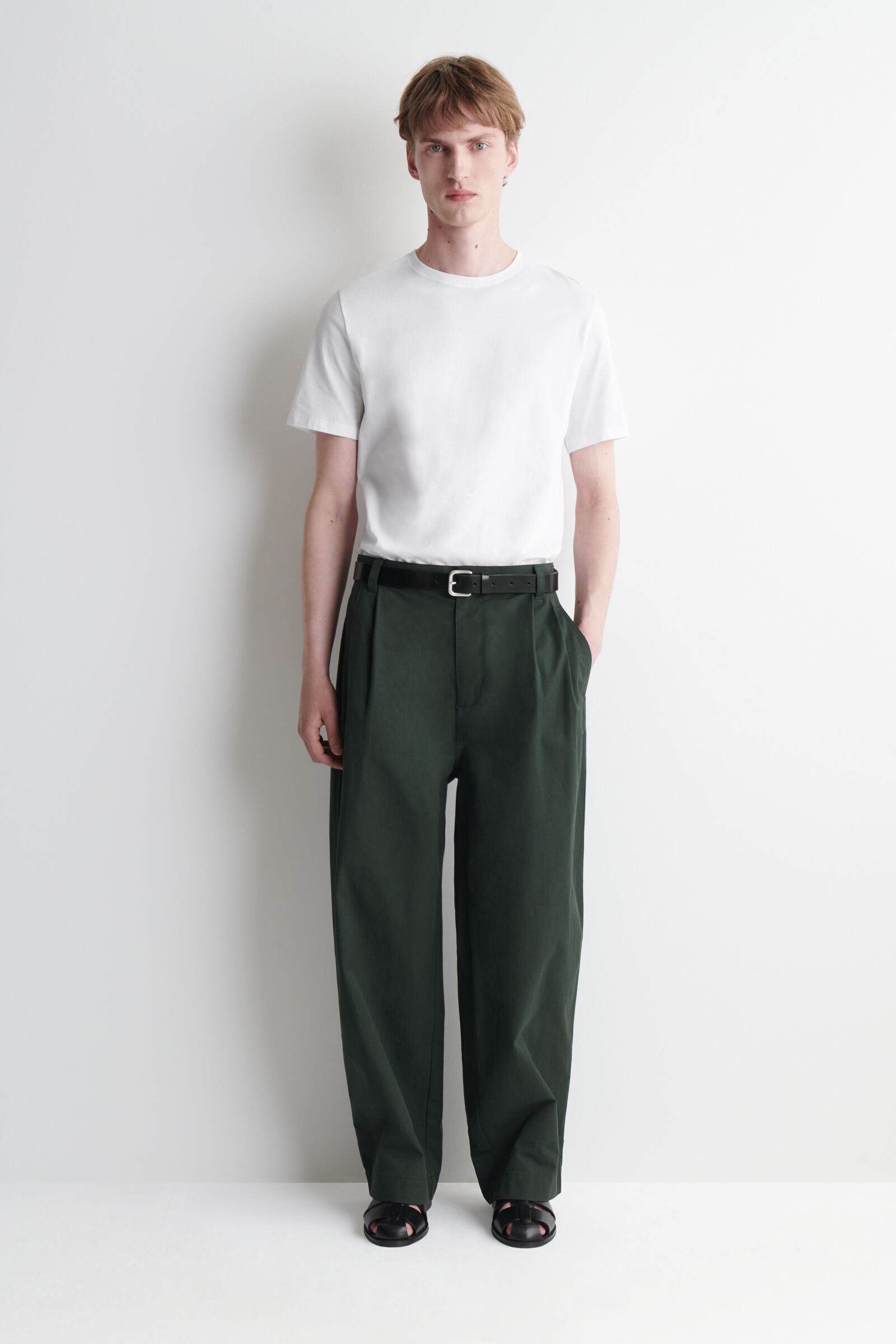 COTTON RELAXED-FIT BARREL-LEG UTILITY TROUSERSDARK GREEN