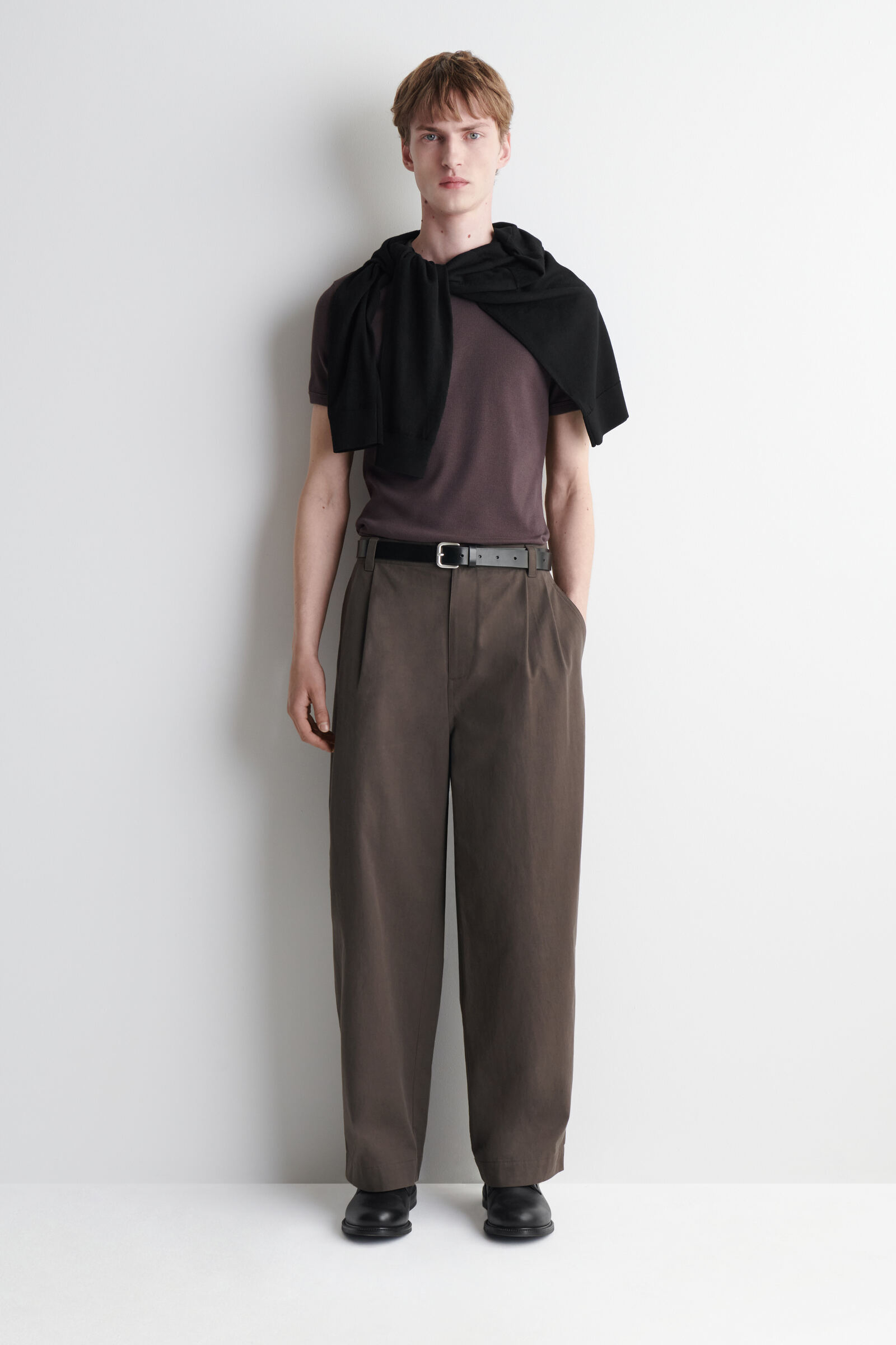 COTTON RELAXED-FIT BARREL-LEG UTILITY TROUSERSBROWN
