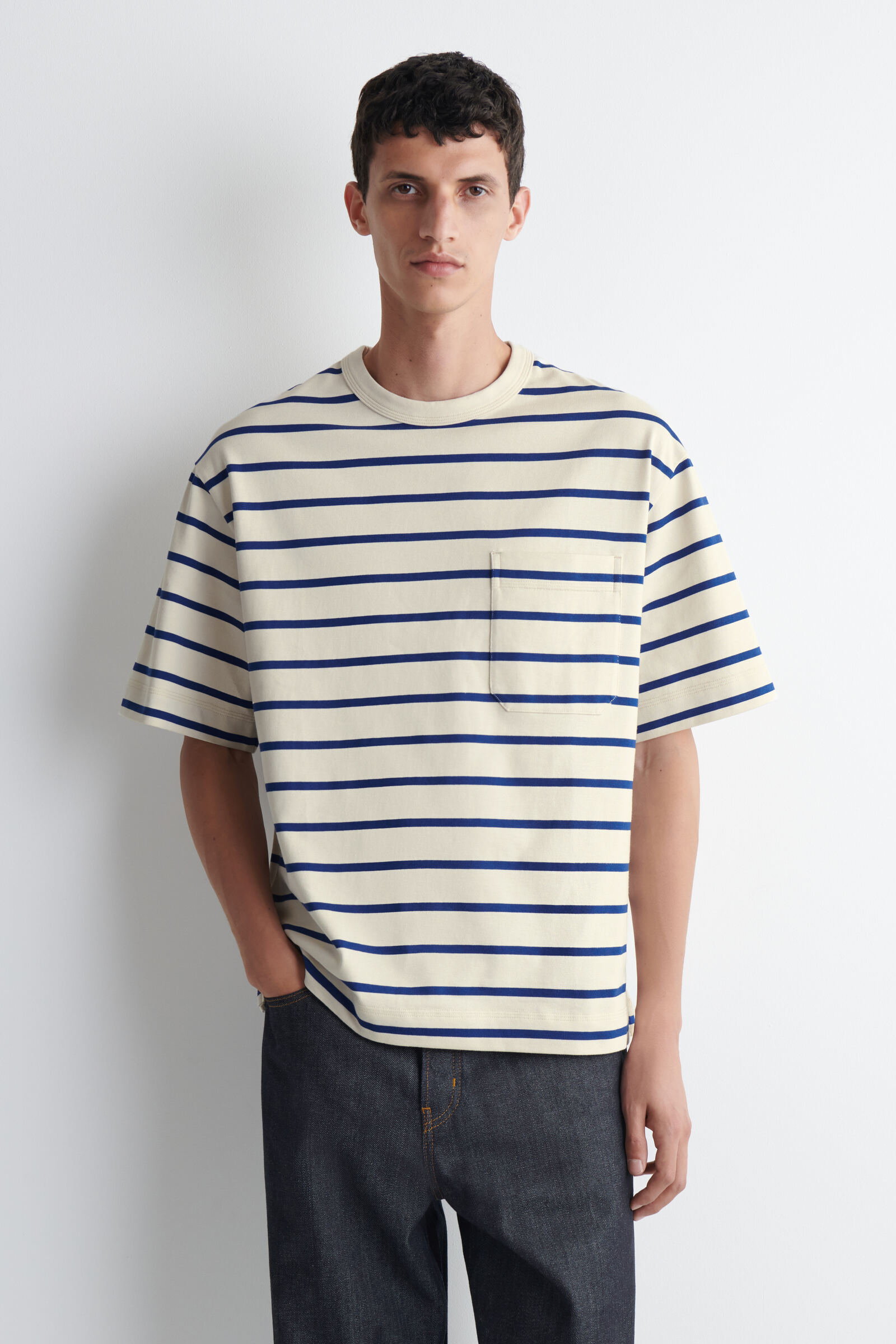 OVERSIZED POCKET-DETAIL T-SHIRTBLUE / WHITE / STRIPED