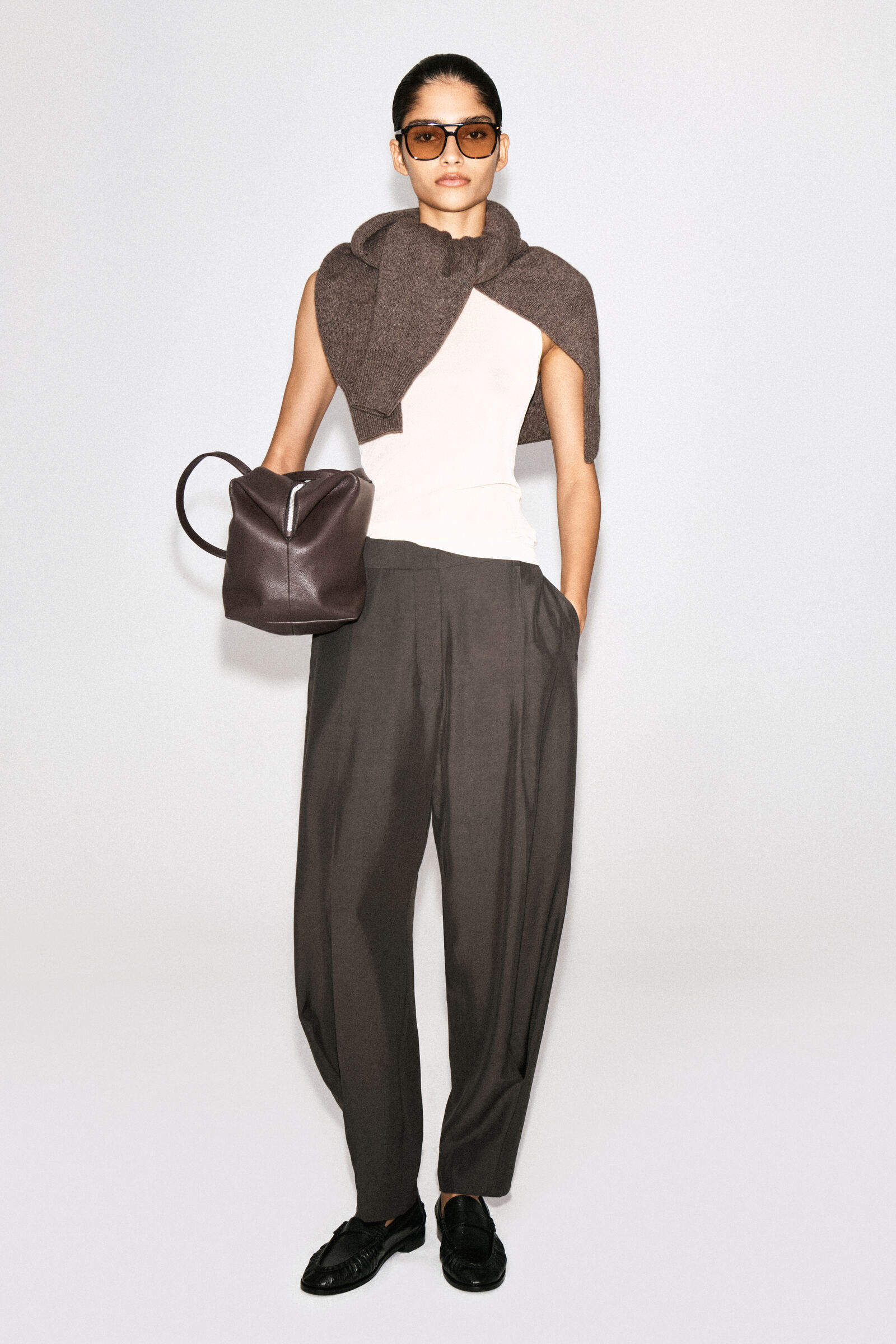 PLEATED BALLOON-LEG TROUSERSBROWN