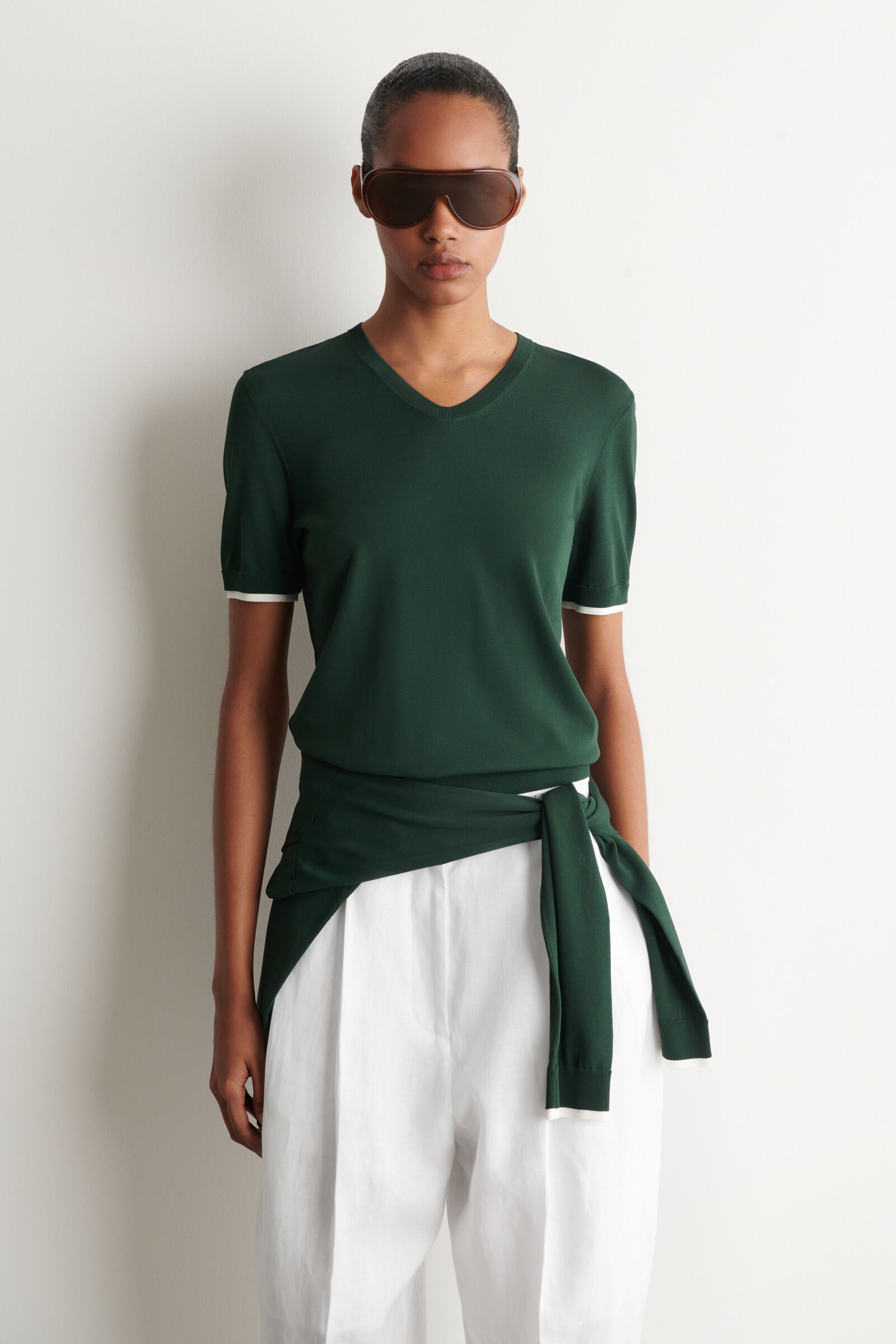 LAYERED-DETAIL KNITTED V-NECK T-SHIRTDARK GREEN / WHITE