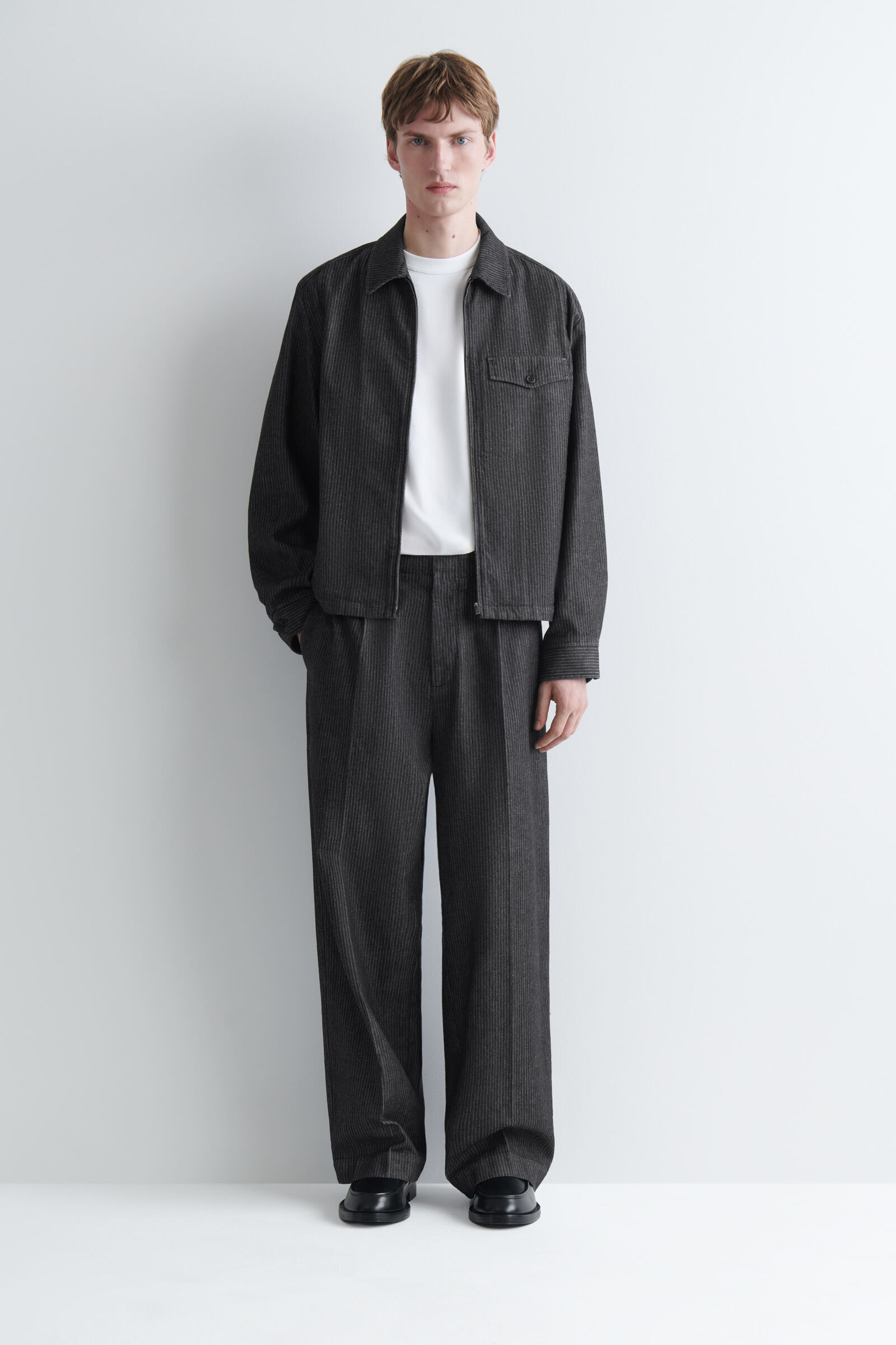 PINSTRIPED DENIM RELAXED-FIT WIDE-LEG TROUSERSBLACK / PINSTRIPED