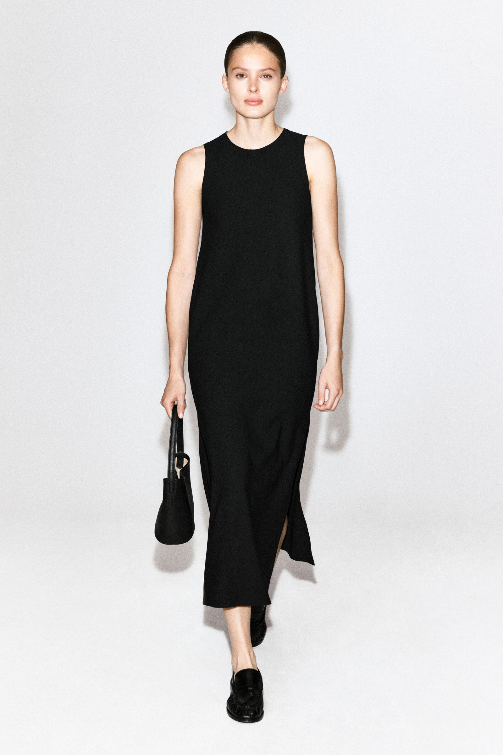 SLEEVELESS CREPE MIDI DRESSBLACK