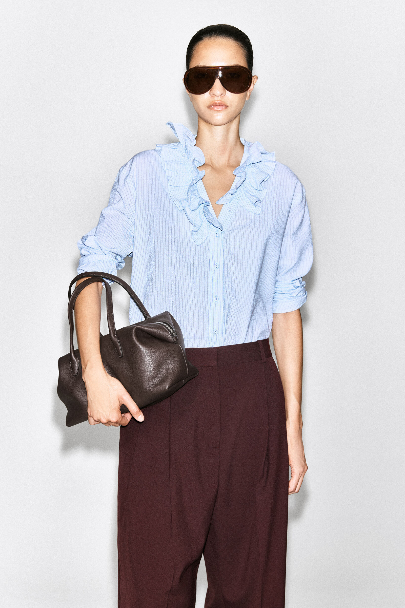 RUFFLE-COLLAR SEERSUCKER BLOUSEBLUE / STRIPED