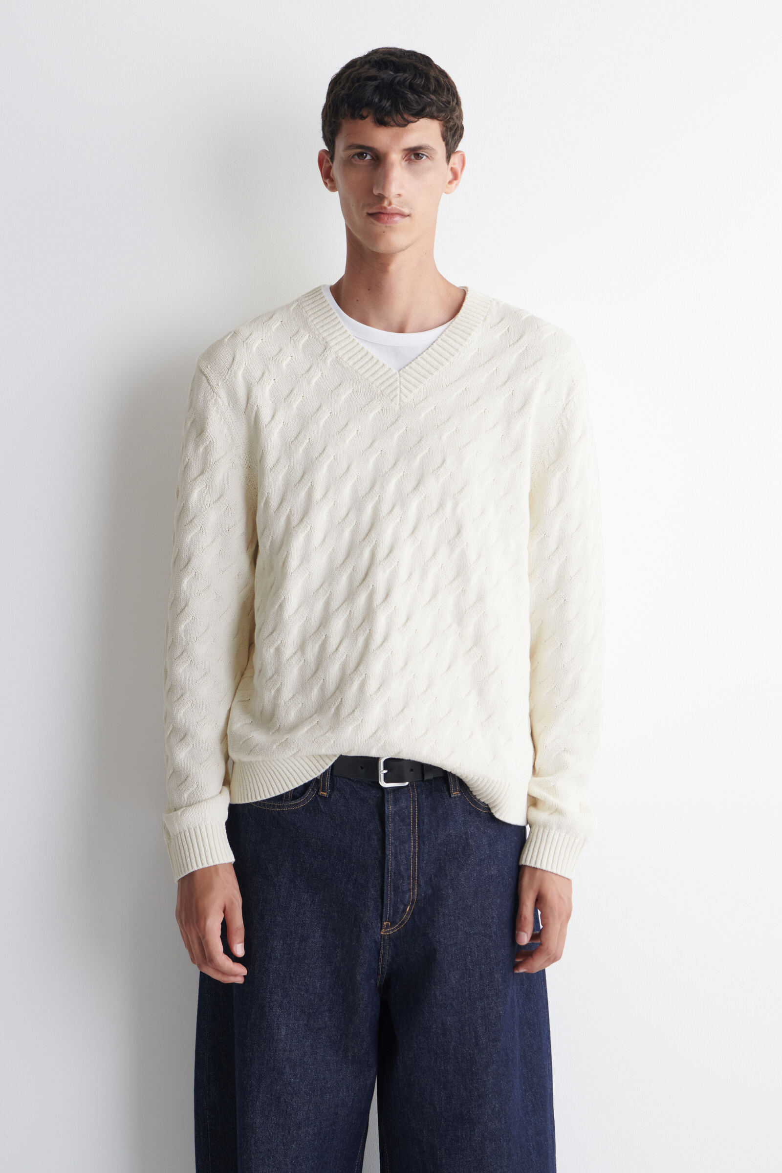 CABLE-KNIT COTTON-SILK V-NECK JUMPEROFF-WHITE