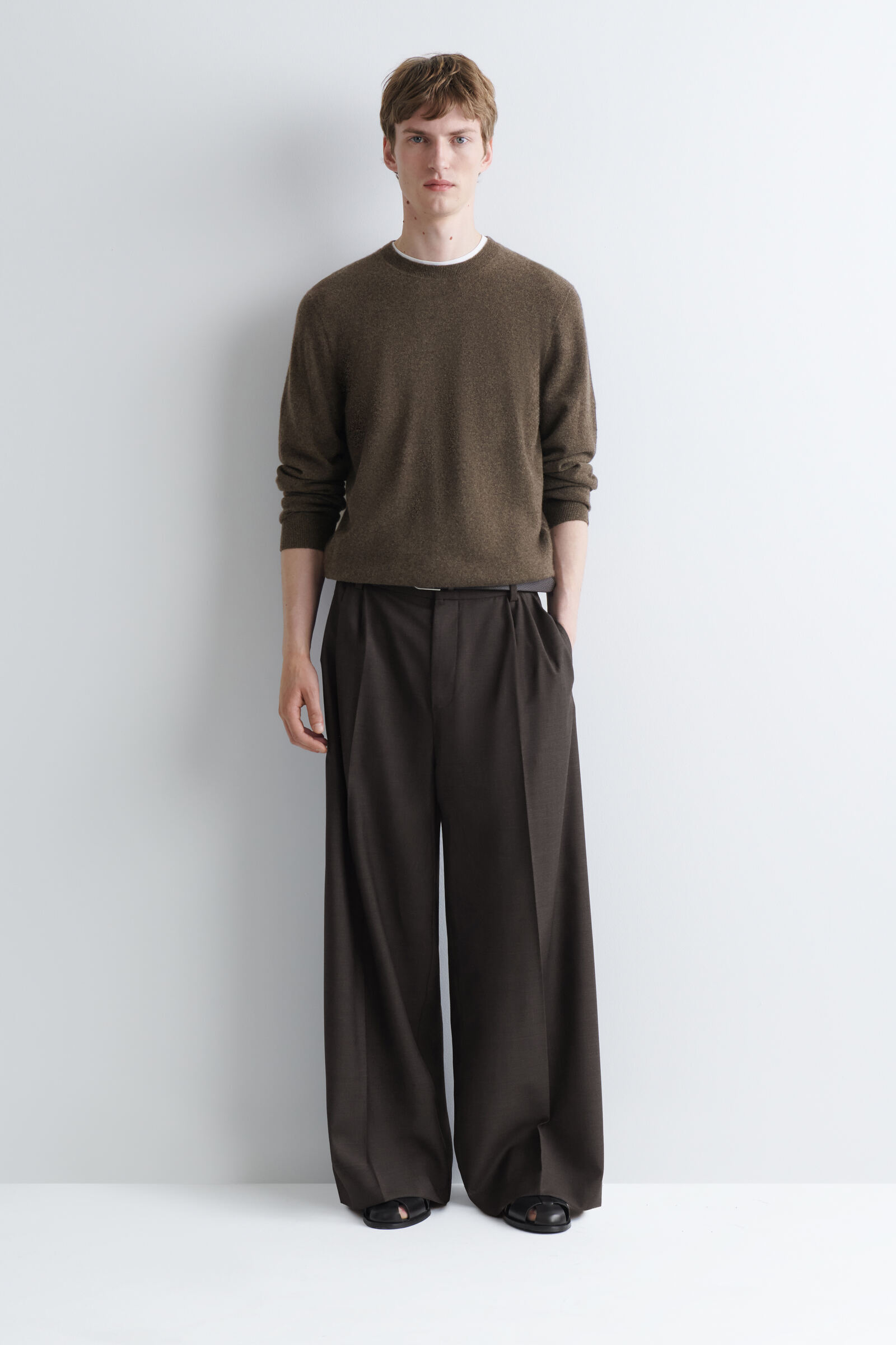 PLEATED RELAXED-FIT WIDE-LEG TROUSERSDARK BROWN
