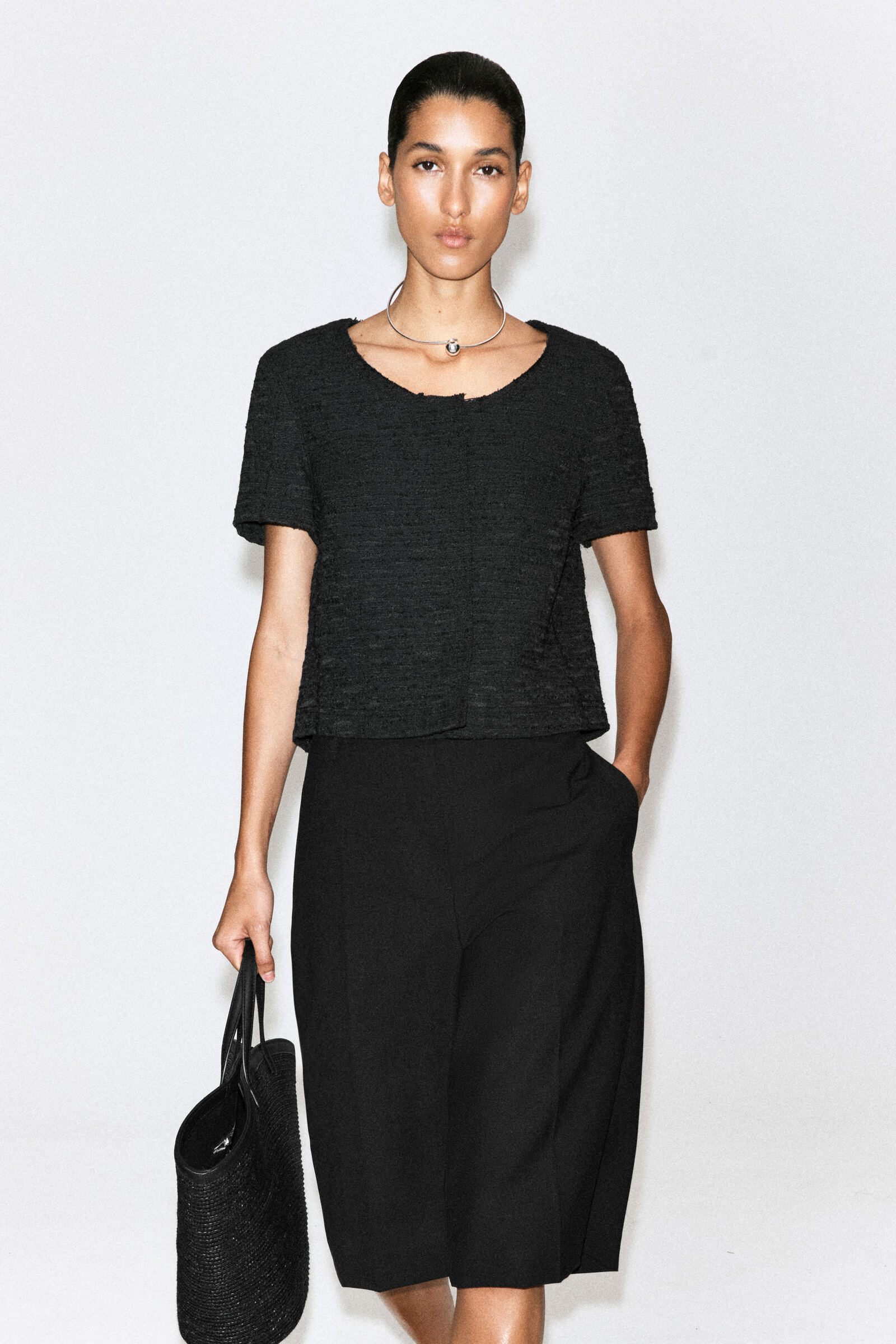 TEXTURED SHORT-SLEEVED TOPBLACK