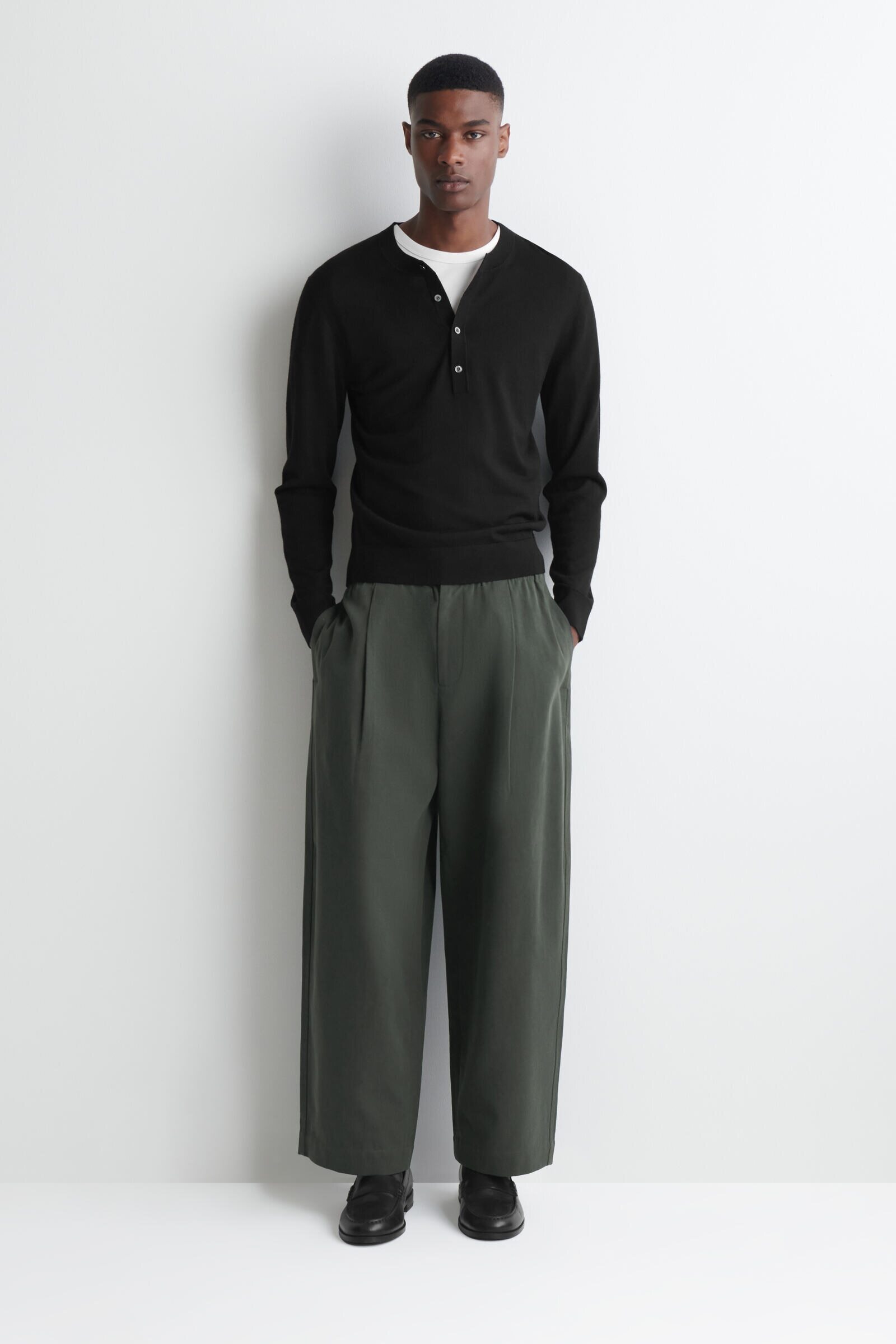 PLEATED RELAXED-FIT BARREL-LEG TROUSERSDARK GREEN