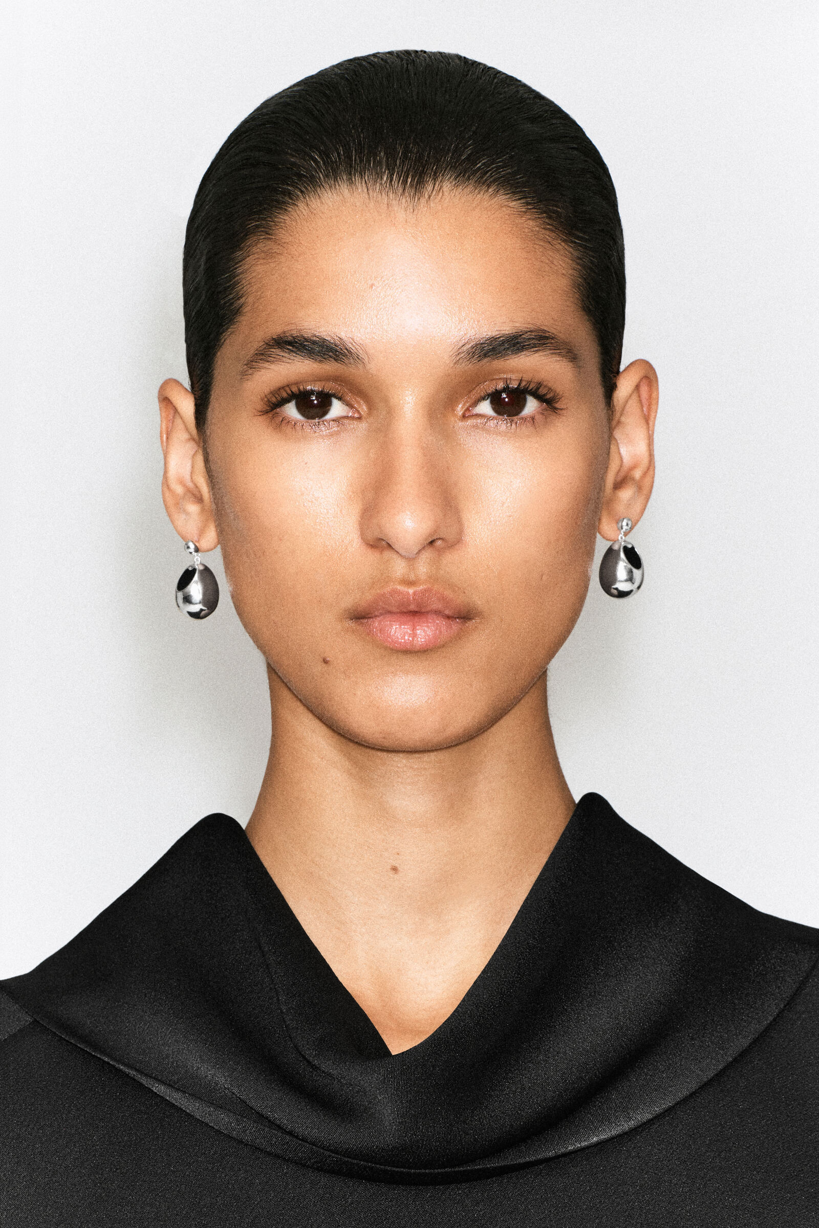 STONE-DETAIL DROP EARRINGSSILVER / BLACK
