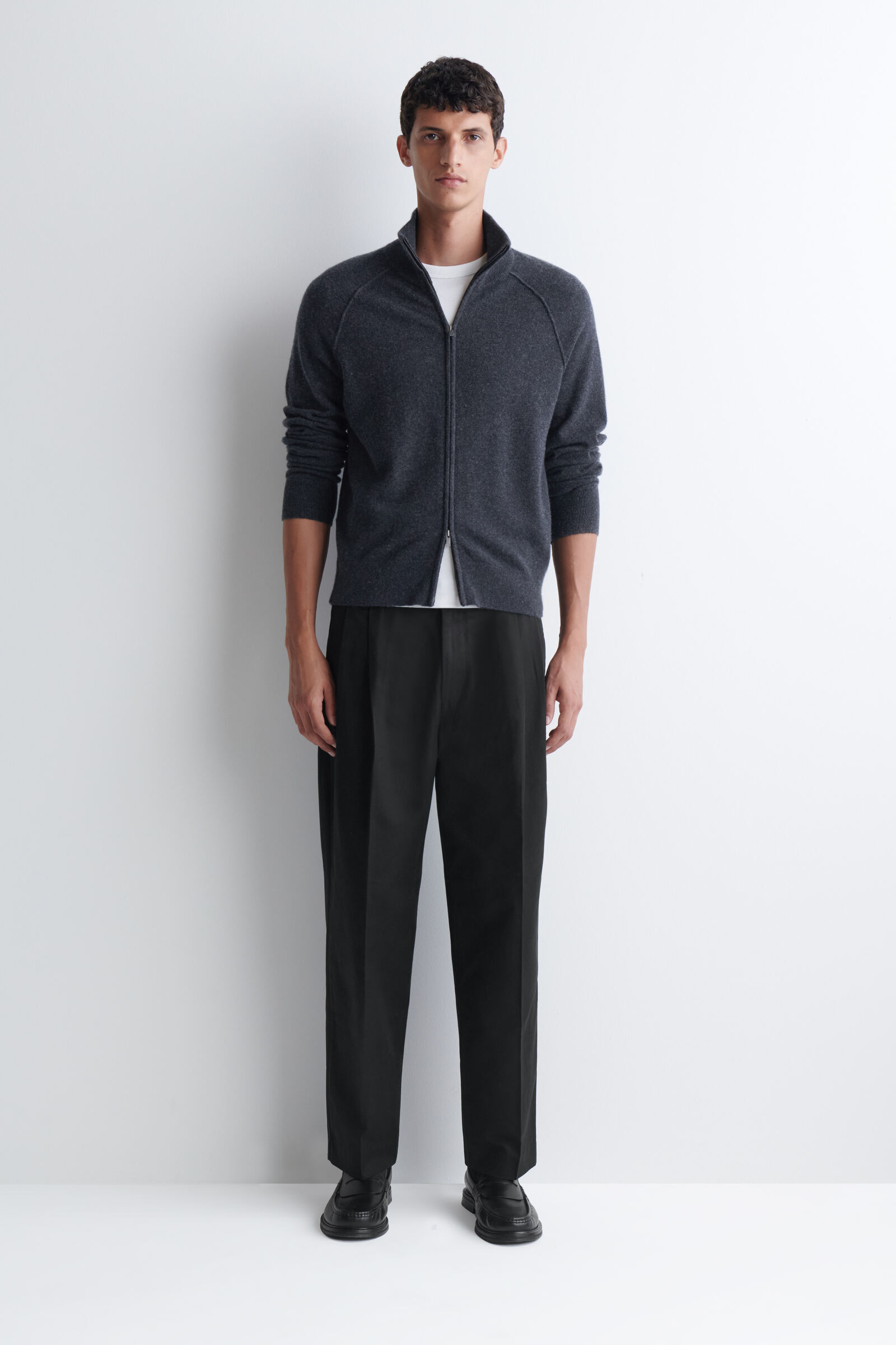 PLEATED RELAXED-FIT TAPERED TROUSERSBLACK