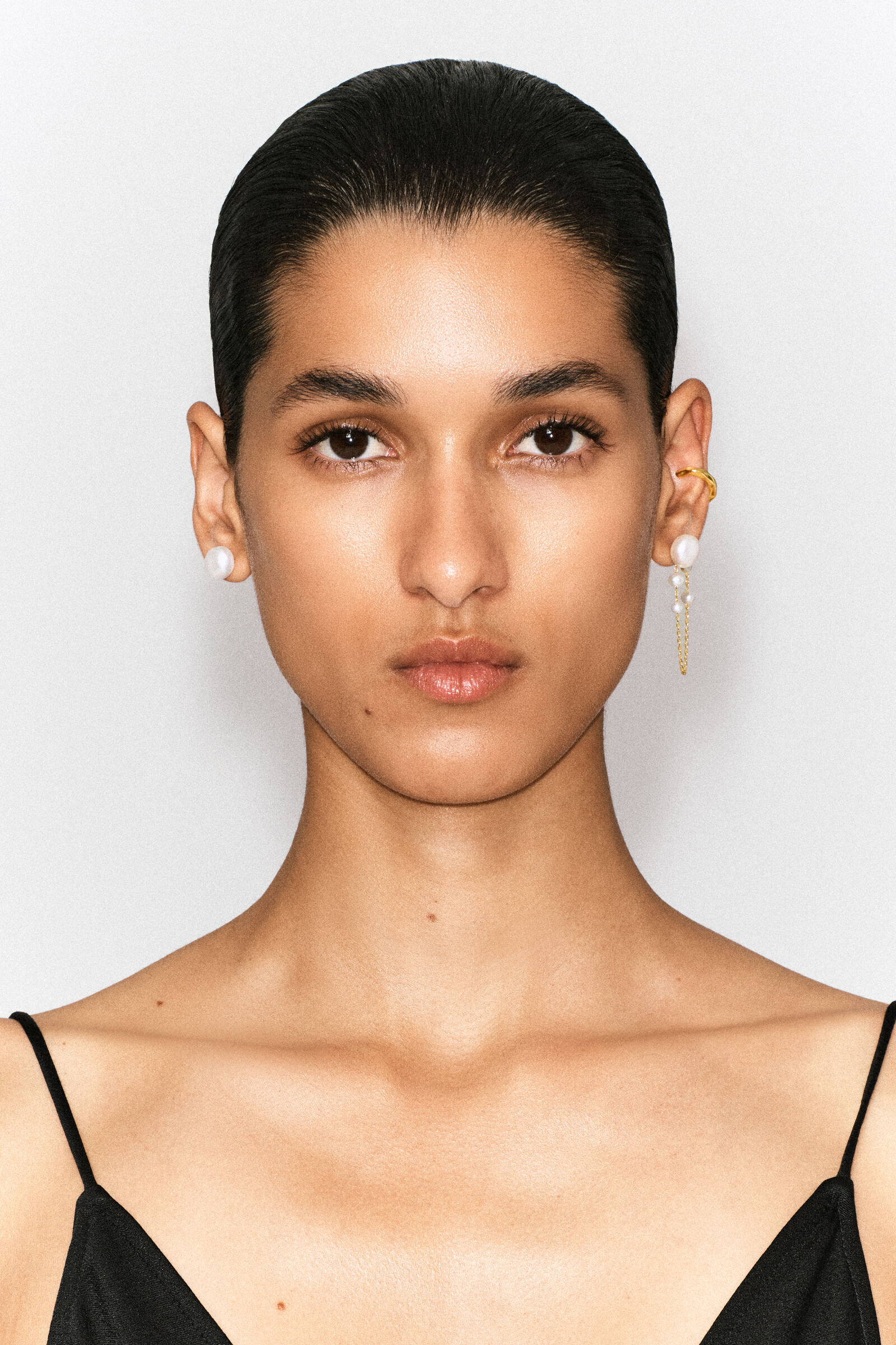 ASYMMETRIC FRESHWATER PEARL CHAIN CUFF EARRINGSGOLD