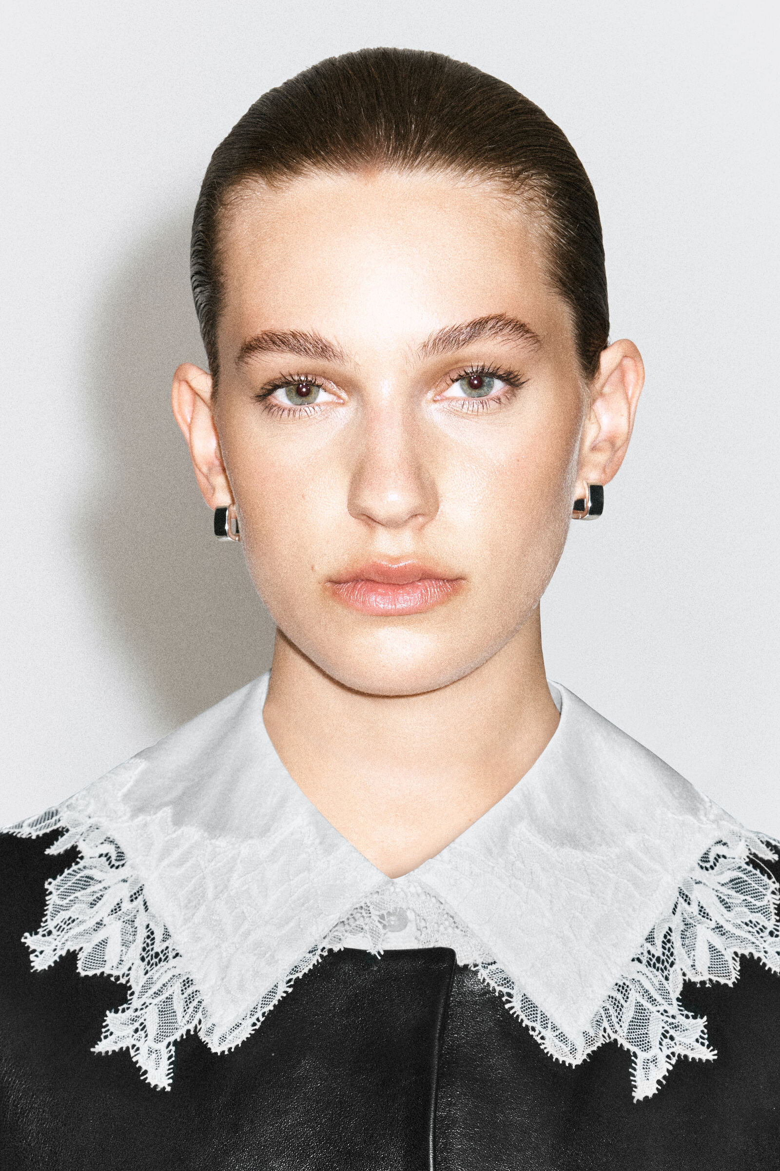 LACE-DETAIL COLLARWHITE