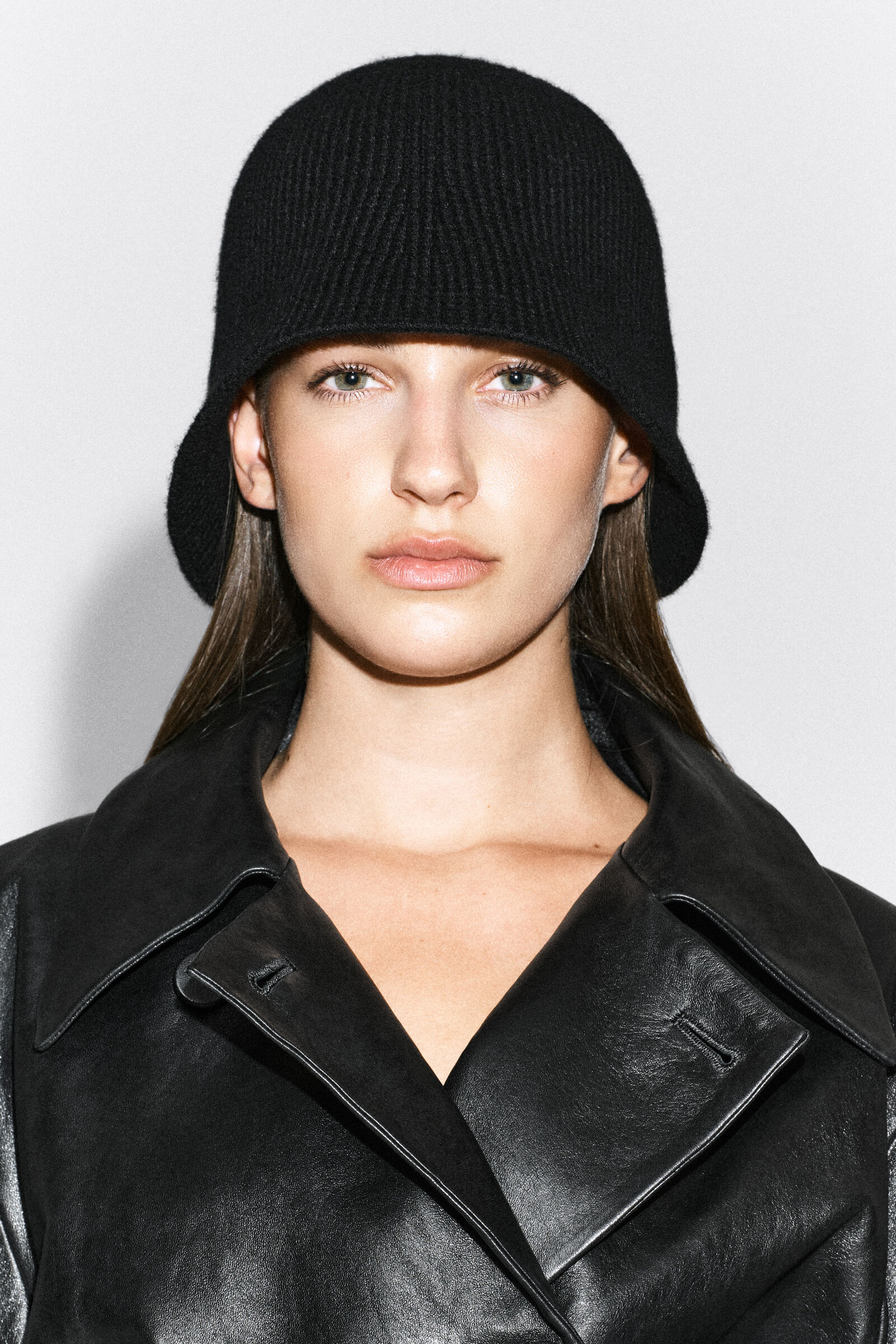 MERINO WOOL BUCKET HATBLACK