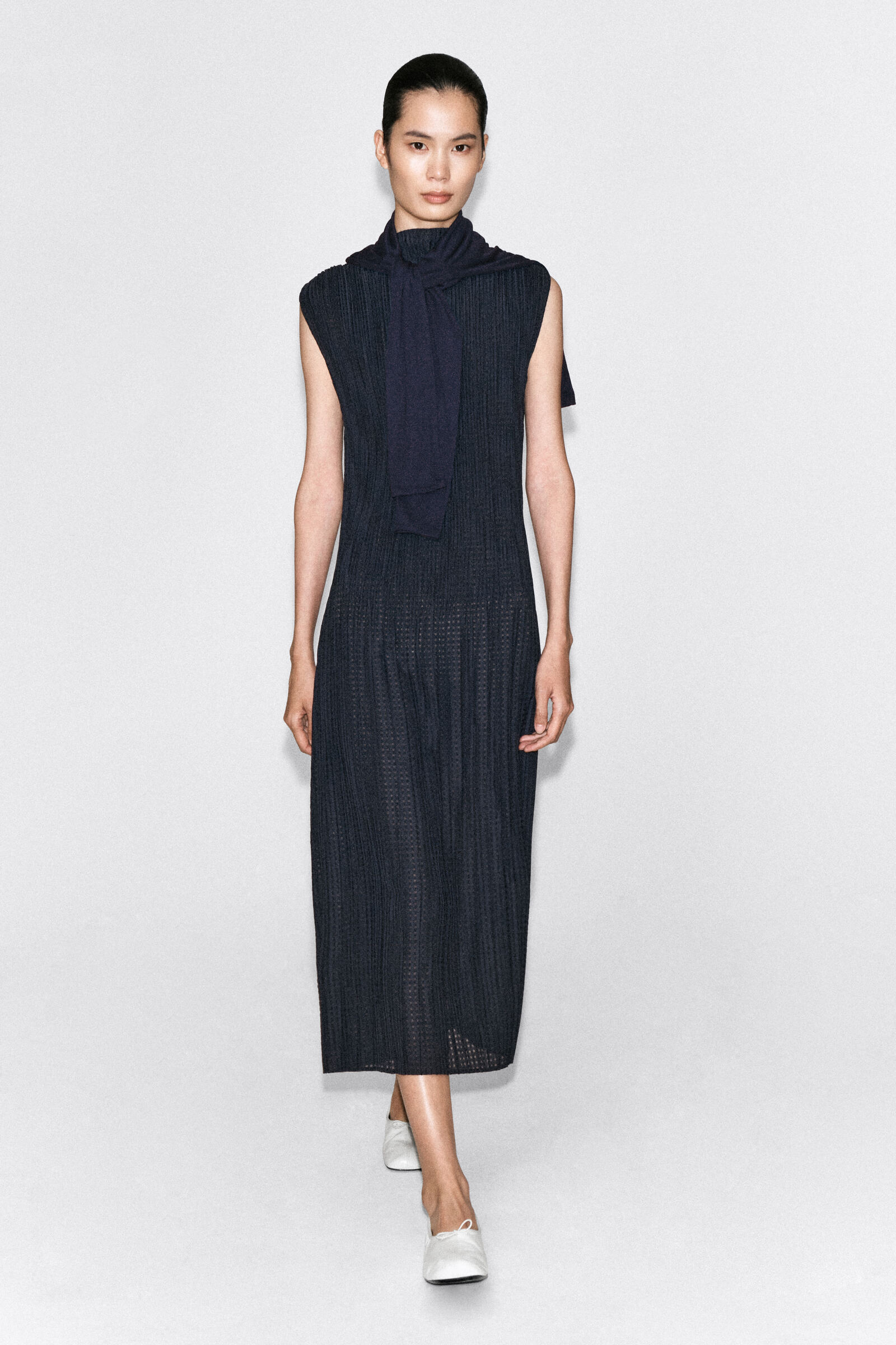 PLEATED JACQUARD SLEEVELESS MAXI DRESSNAVY