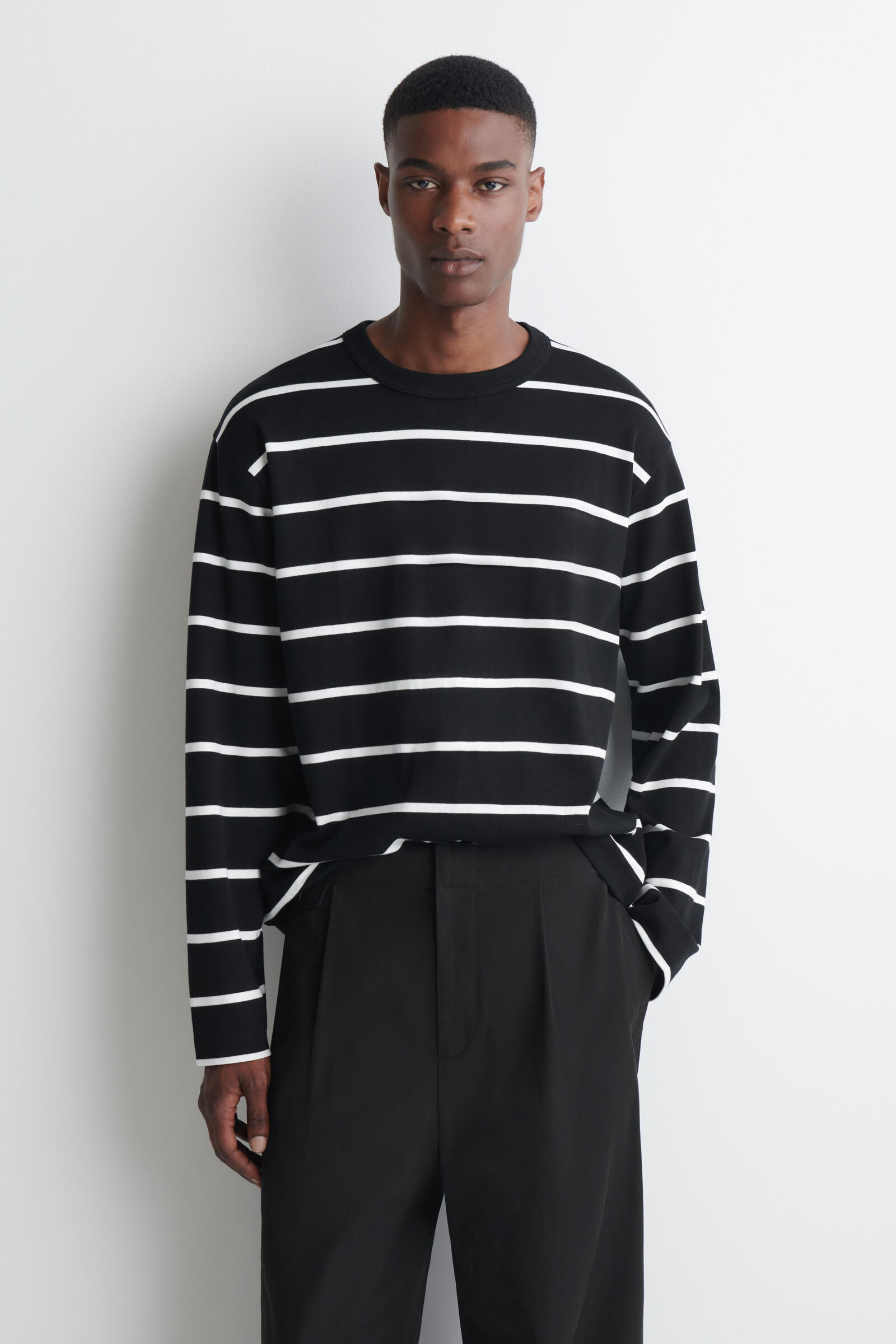 RELAXED JERSEY INTERLOCK LONG-SLEEVED T-SHIRTBLACK / WHITE / STRIPED