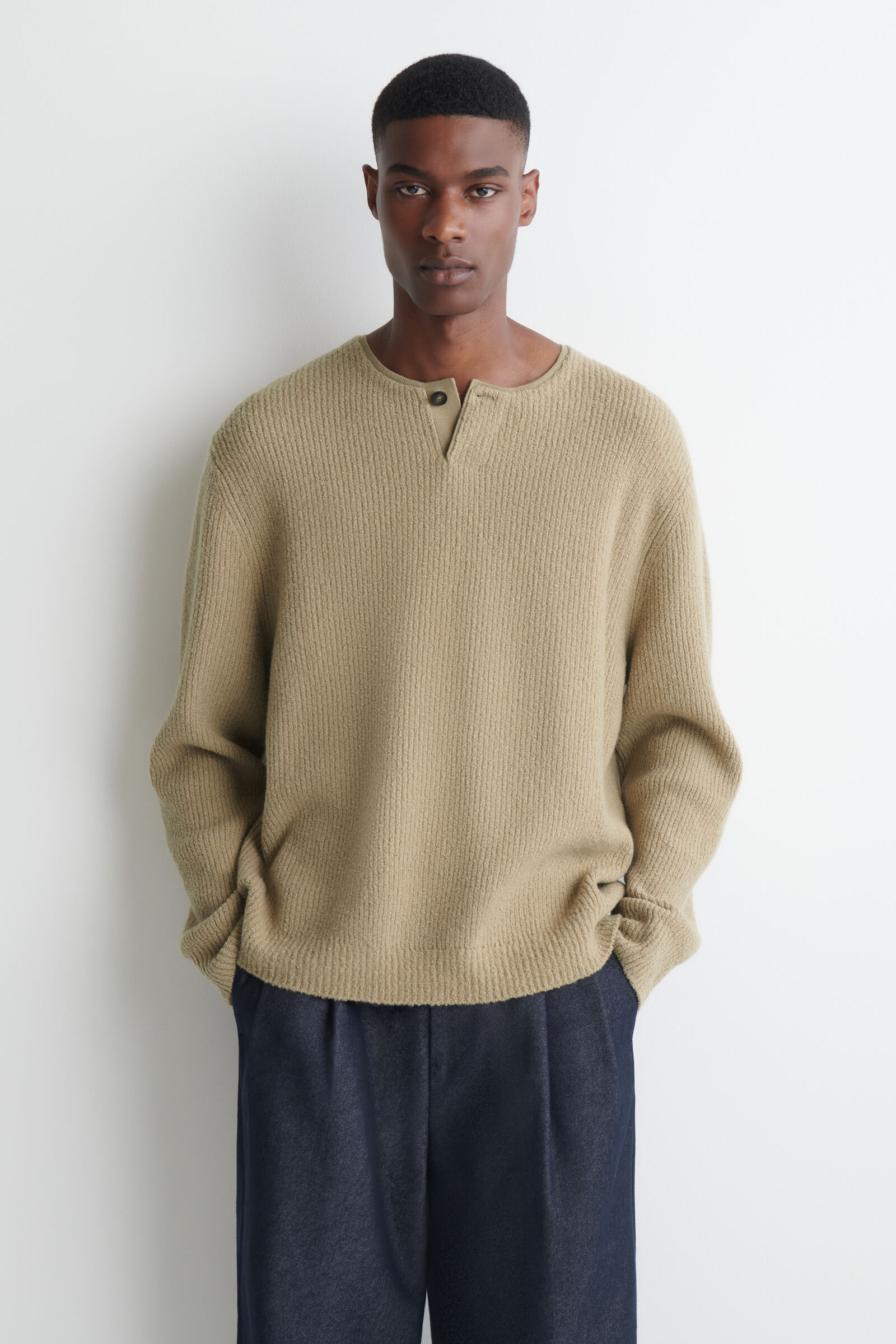 WOOL-BLEND BOUCLÉ HENLEY JUMPERBEIGE