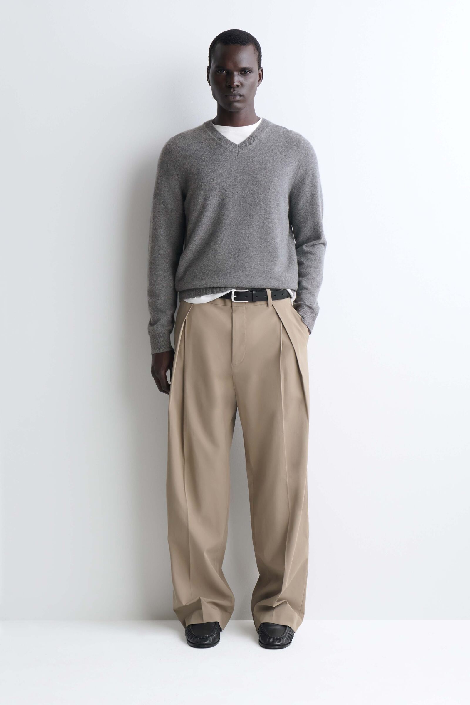 PLEATED COTTON RELAXED-FIT WIDE-LEG TROUSERSBEIGE