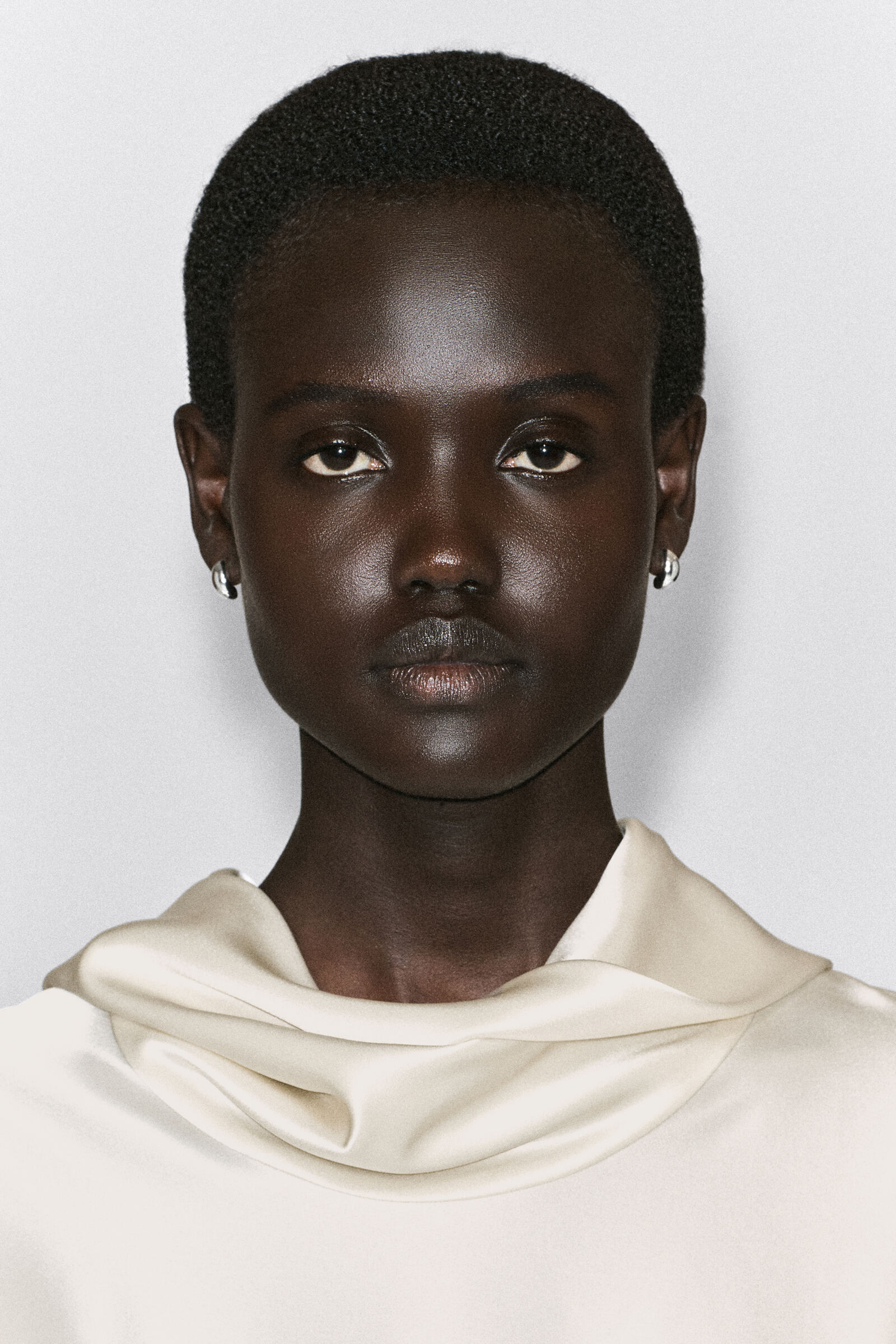 SCULPTURAL HALF-HOOP EARRINGSSILVER