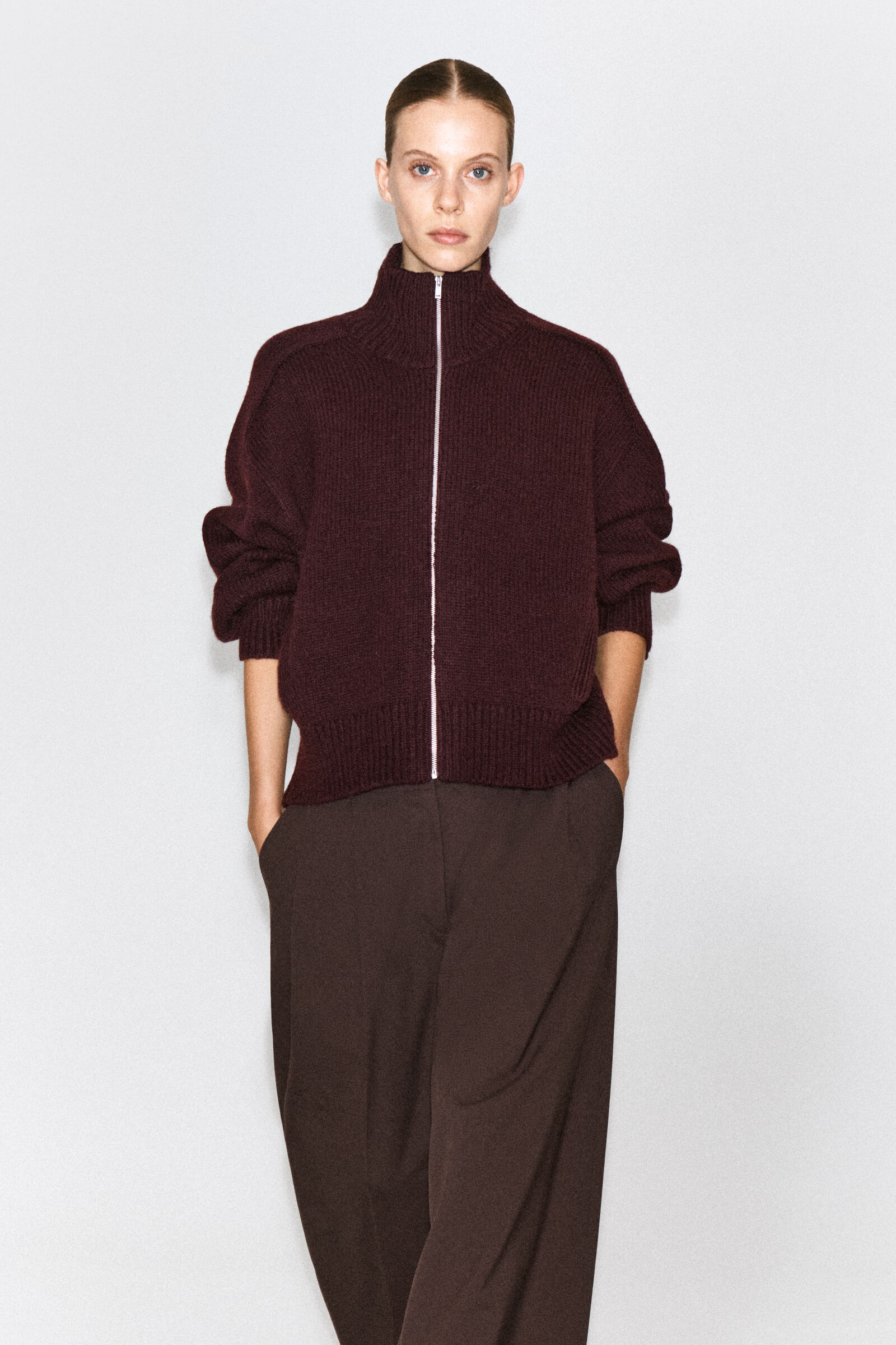 ROUNDED WOOL FUNNEL-NECK ZIP-UP JACKETBURGUNDY