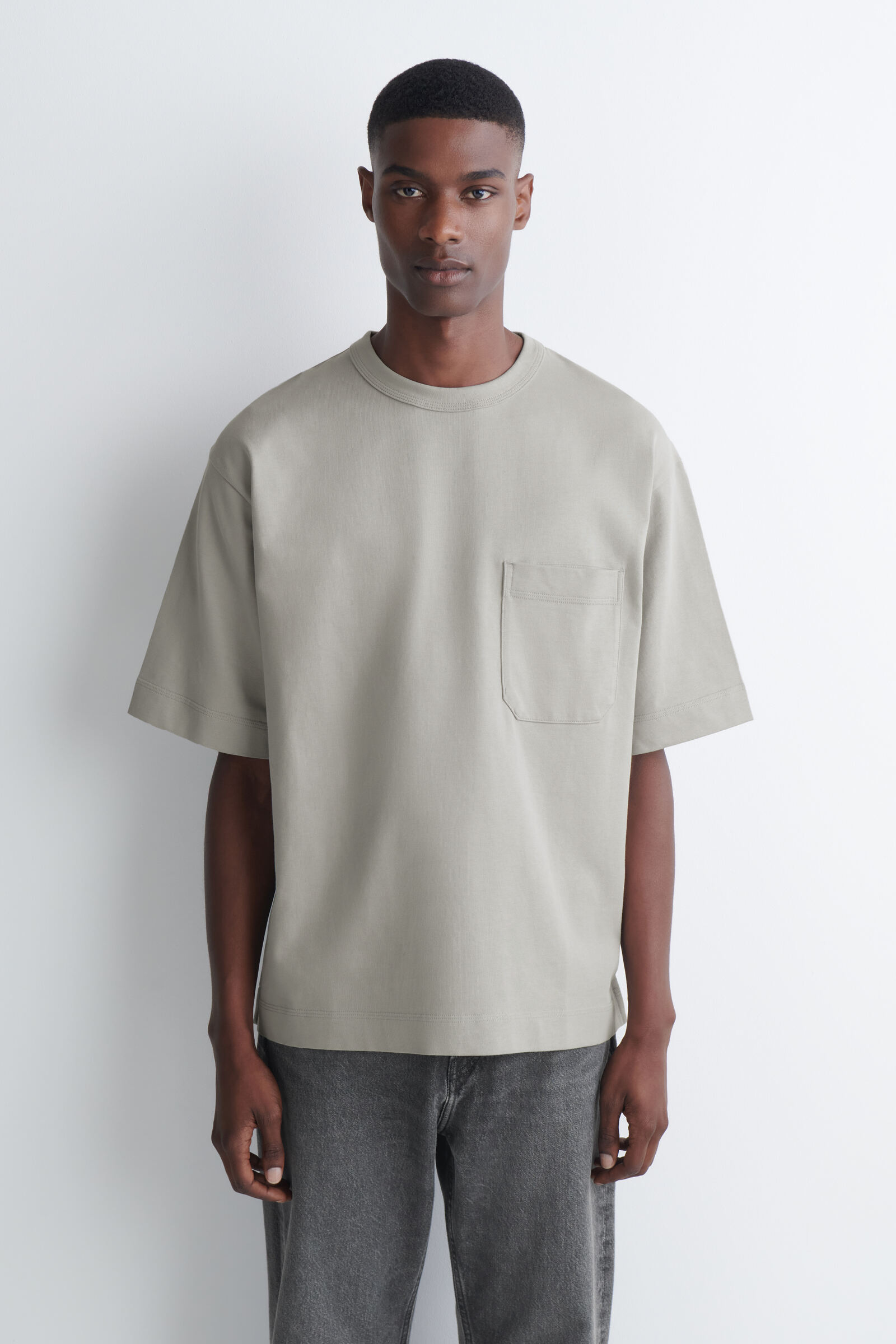 OVERSIZED POCKET-DETAIL T-SHIRTDUSTY GREY