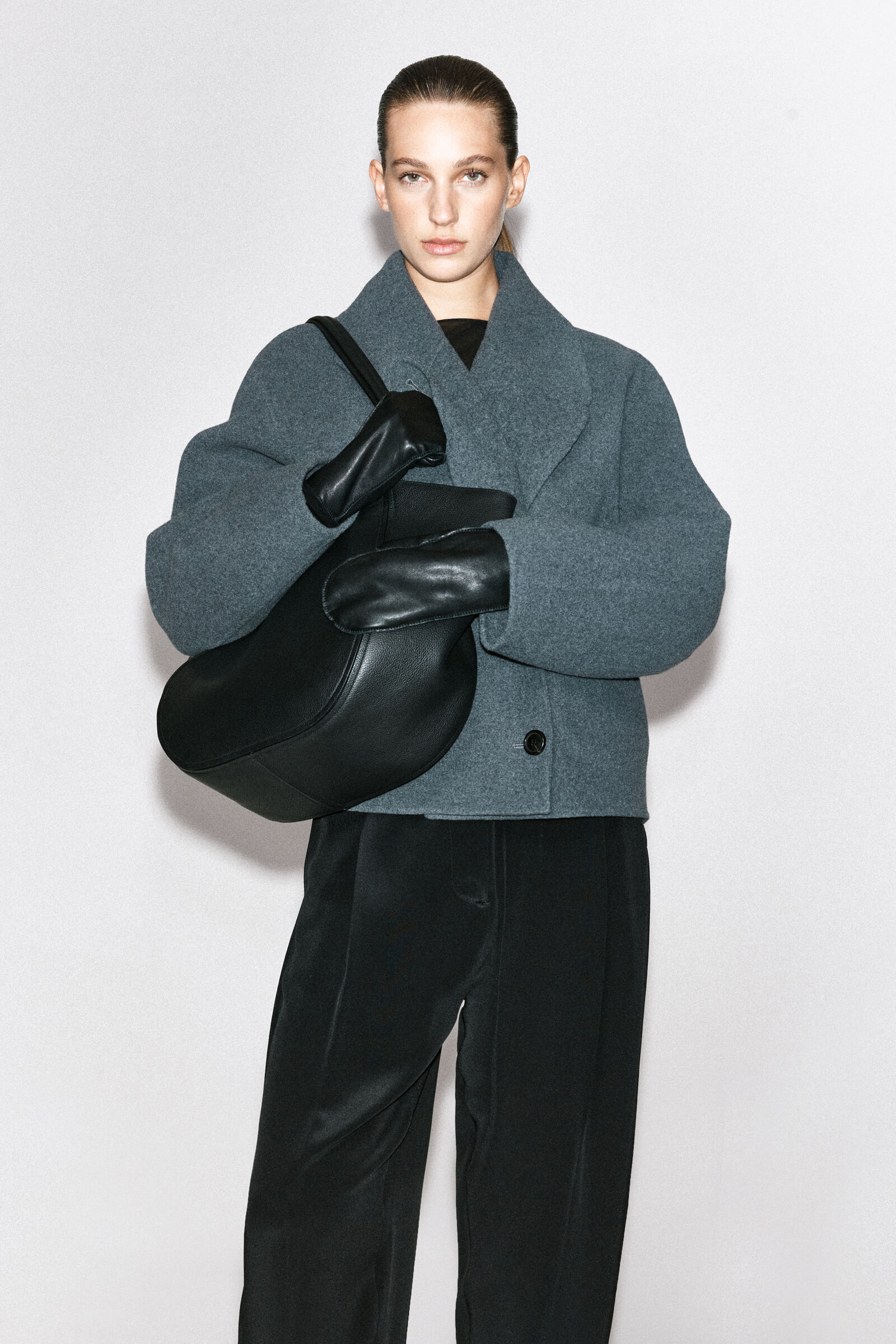 CASHMERE-LINED LEATHER MITTENSBLACK