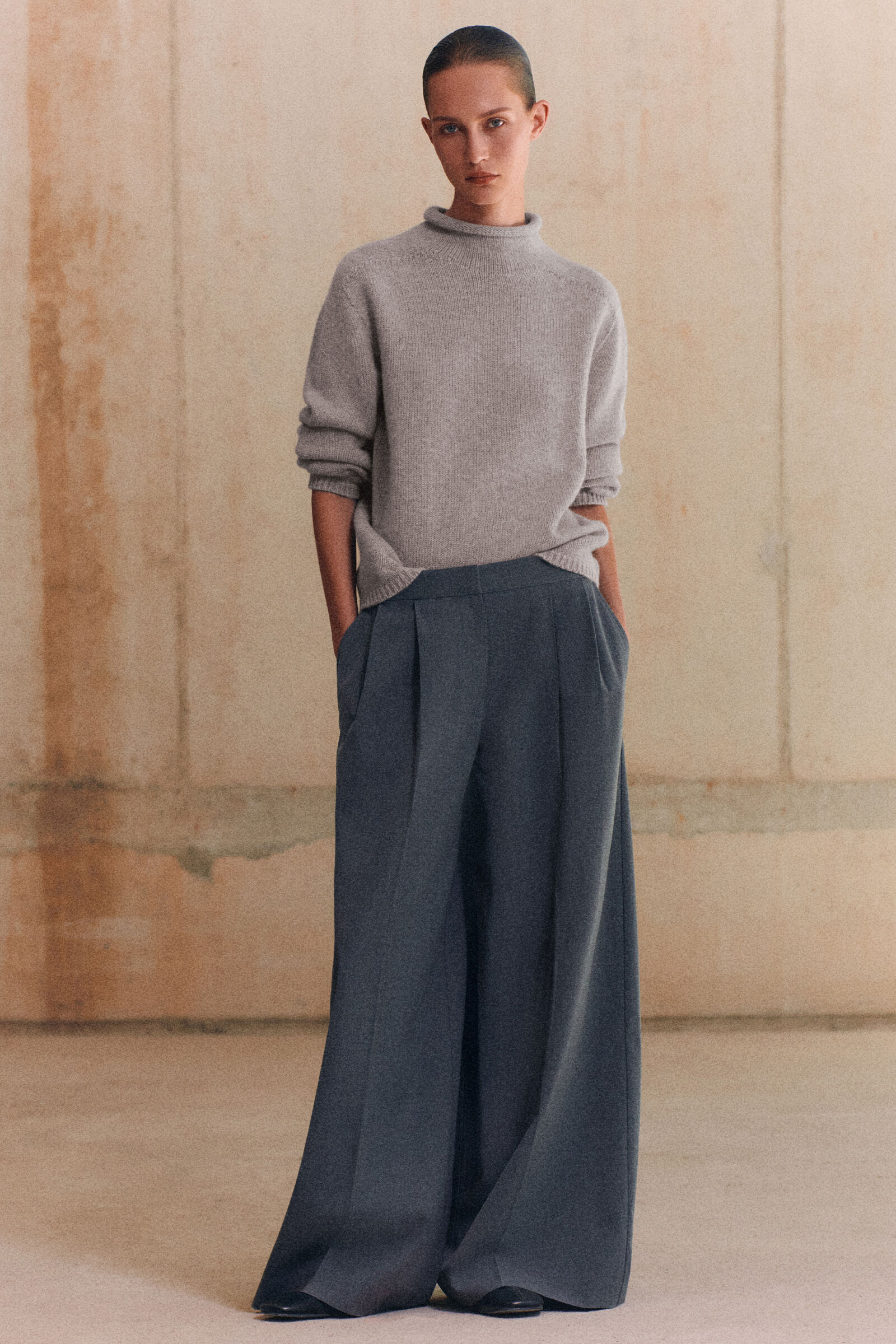 PLEATED WIDE-LEG TROUSERSGREY MÉLANGE