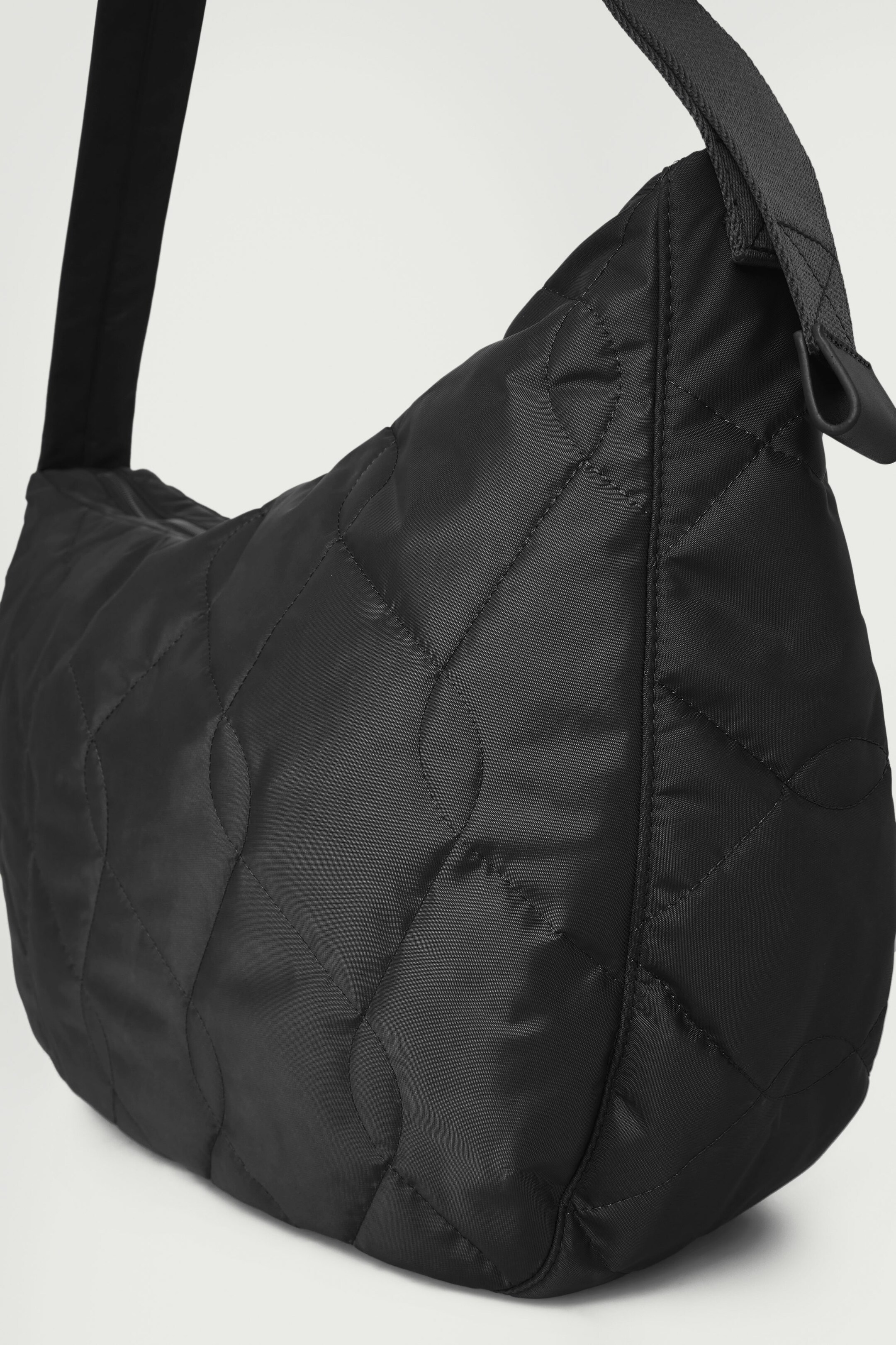 QUILTED CROSSBODY MESSENGER BAG - NYLON - BLACK