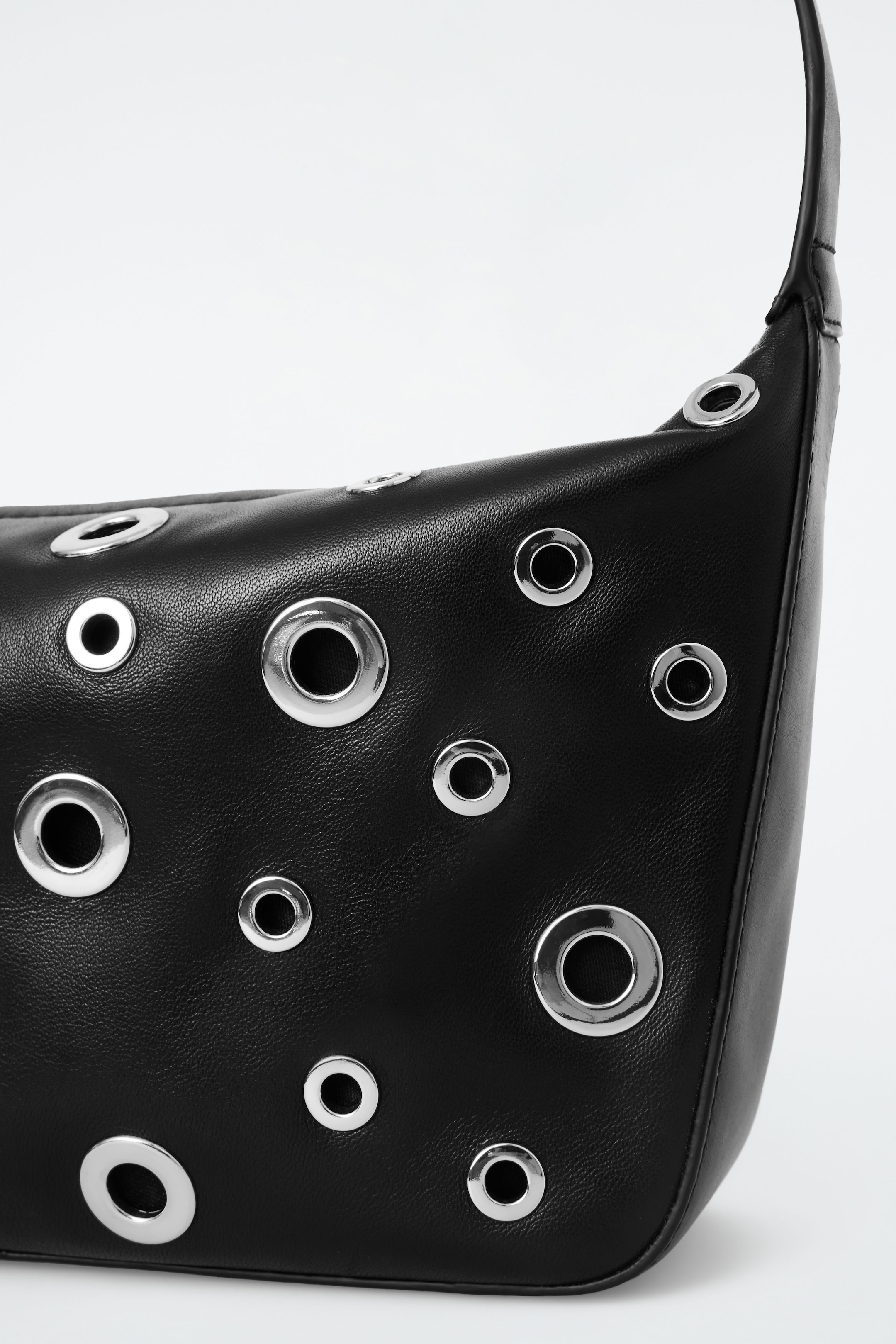 VALLEY EYELET SHOULDER BAG - LEATHER - BLACK