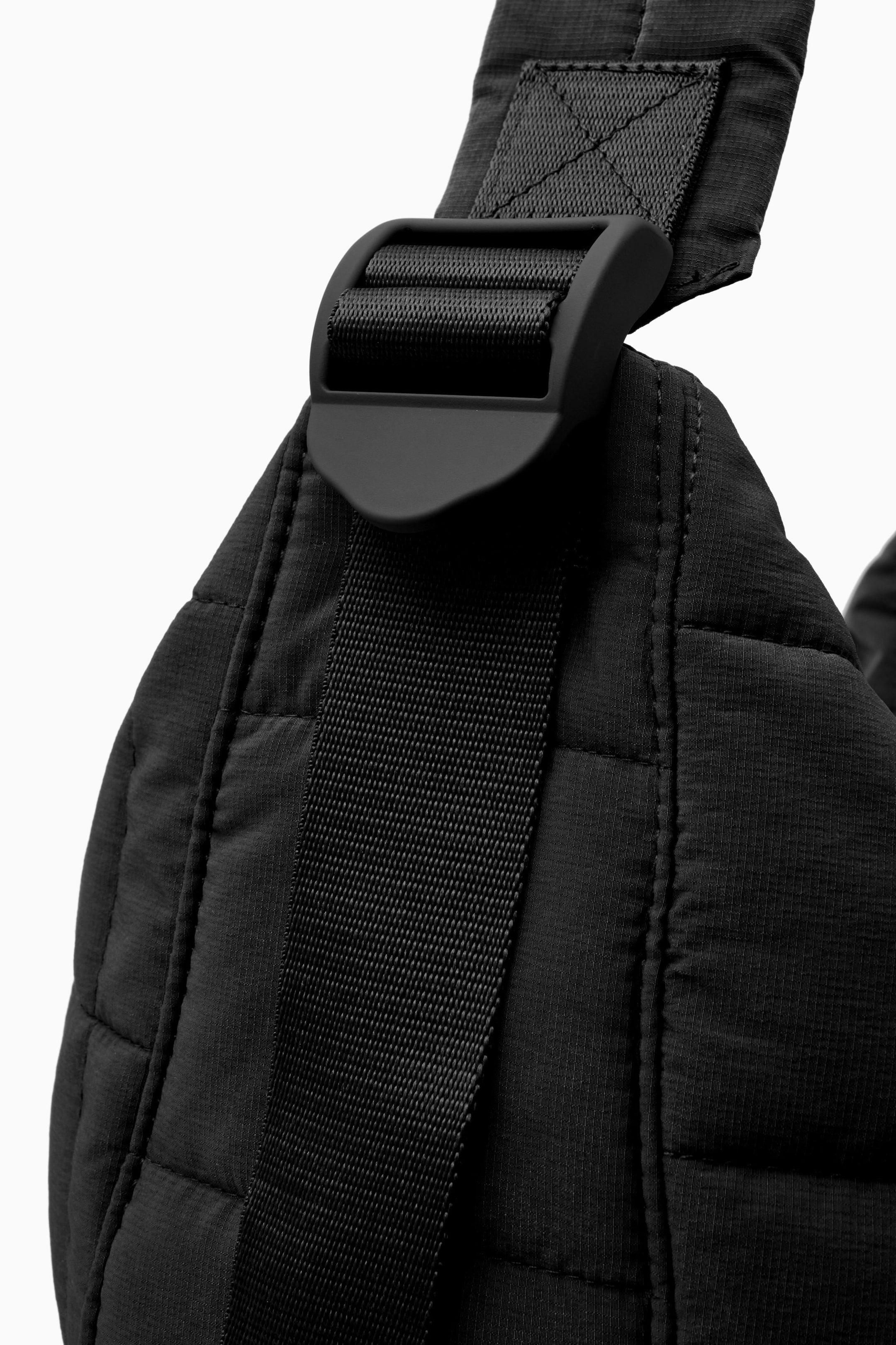 QUILTED MESSENGER - RIPSTOP - BLACK