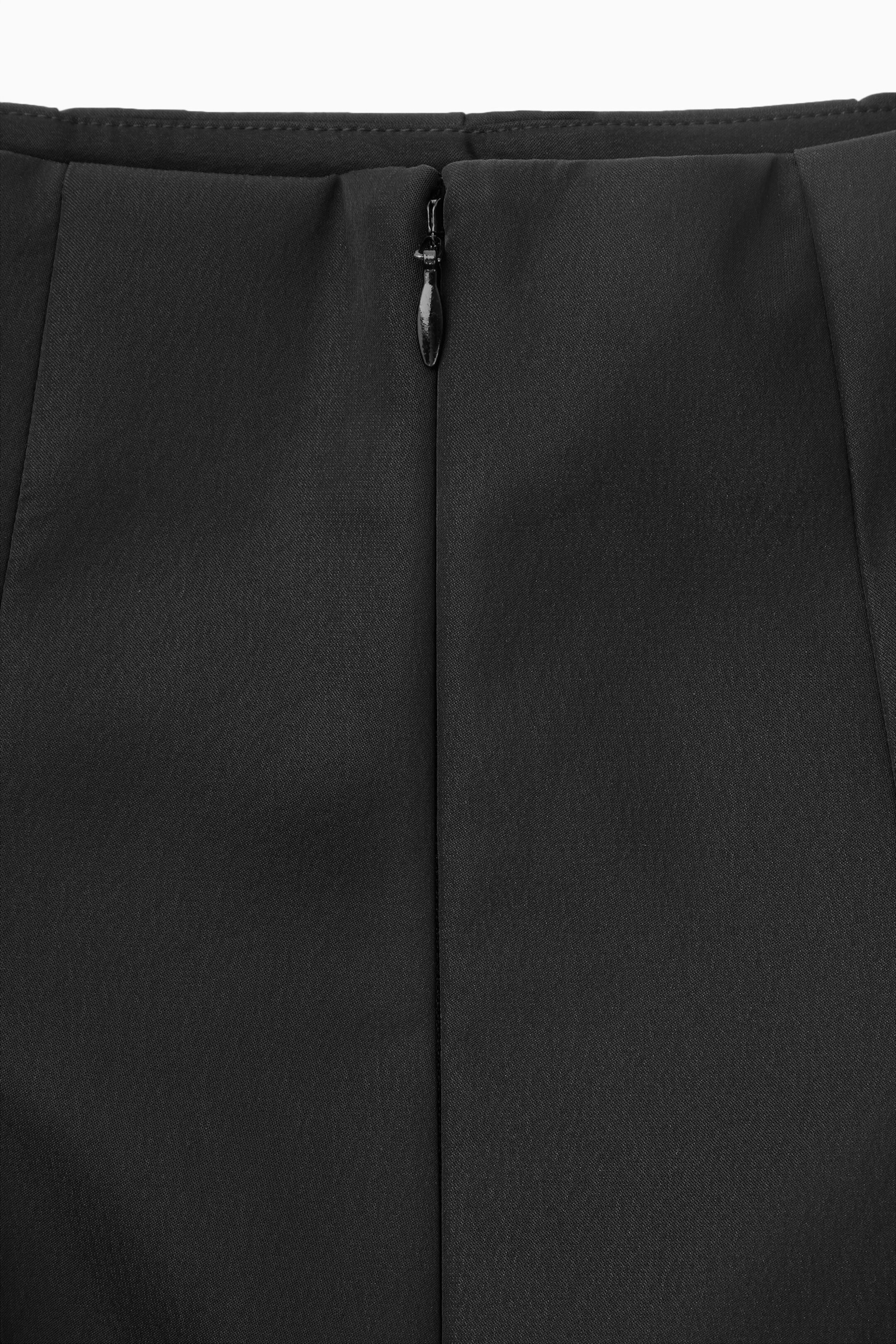 VOLUMINOUS PLEATED SATIN MINI SKIRT - BLACK 